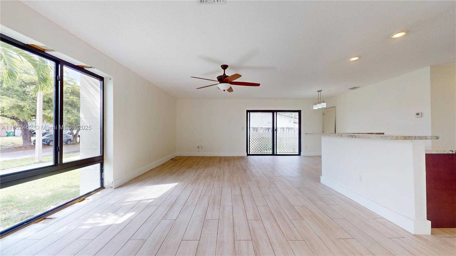 Small Image of 15840 SOUTH WEST 105TH CT, Miami Number 4