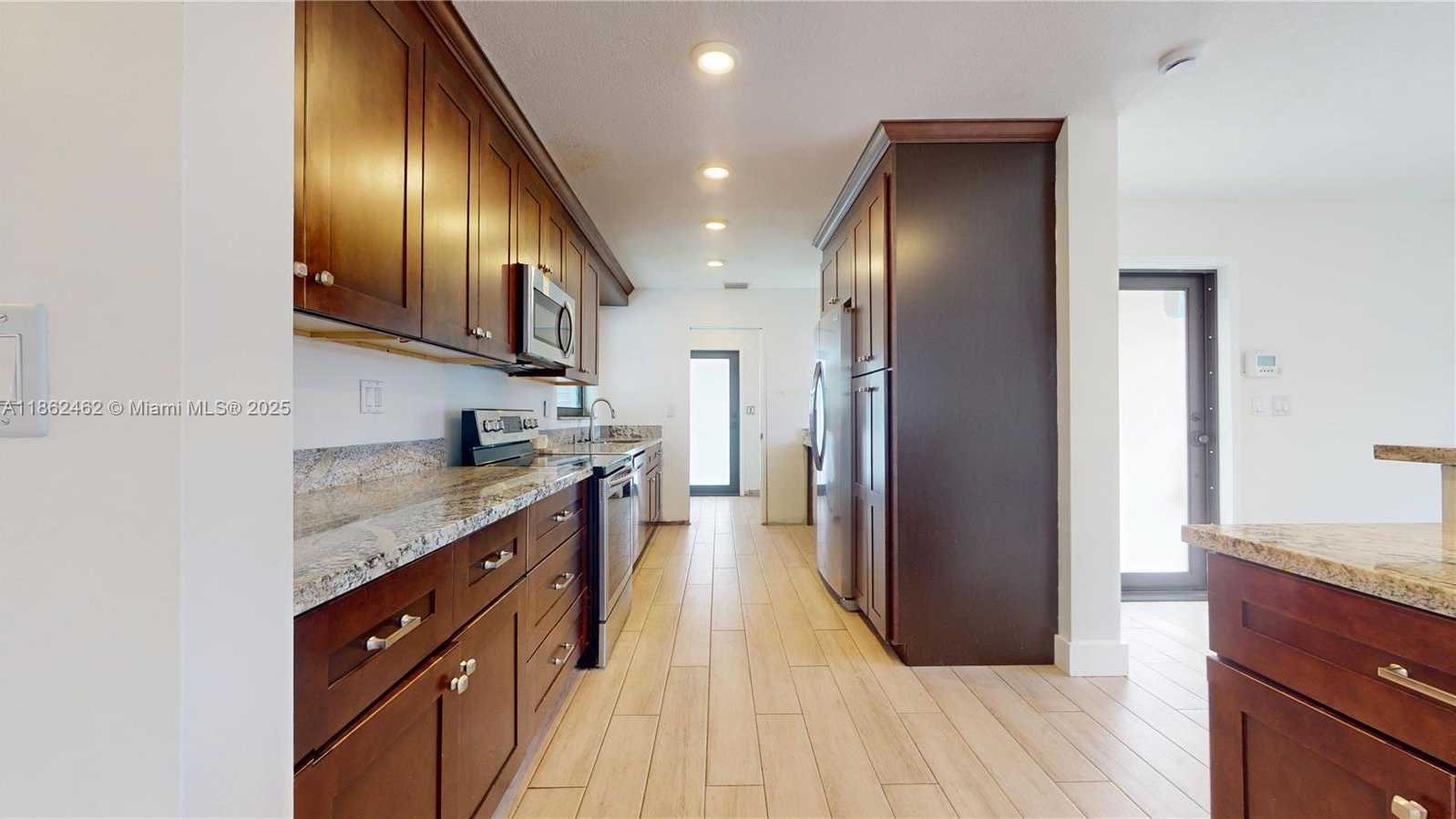 Small Image of 15840 SOUTH WEST 105TH CT, Miami Number 6