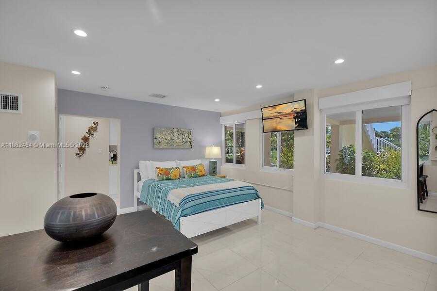 Small Image of 77340 OVERSEAS HWY, Islamorada Number 29