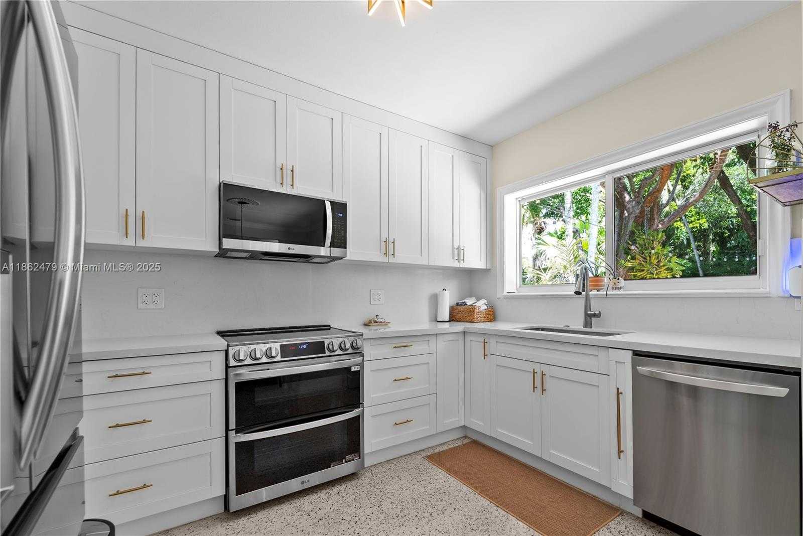 Small Image of 6601 SOUTH WEST 64TH ST, South Miami Number 3