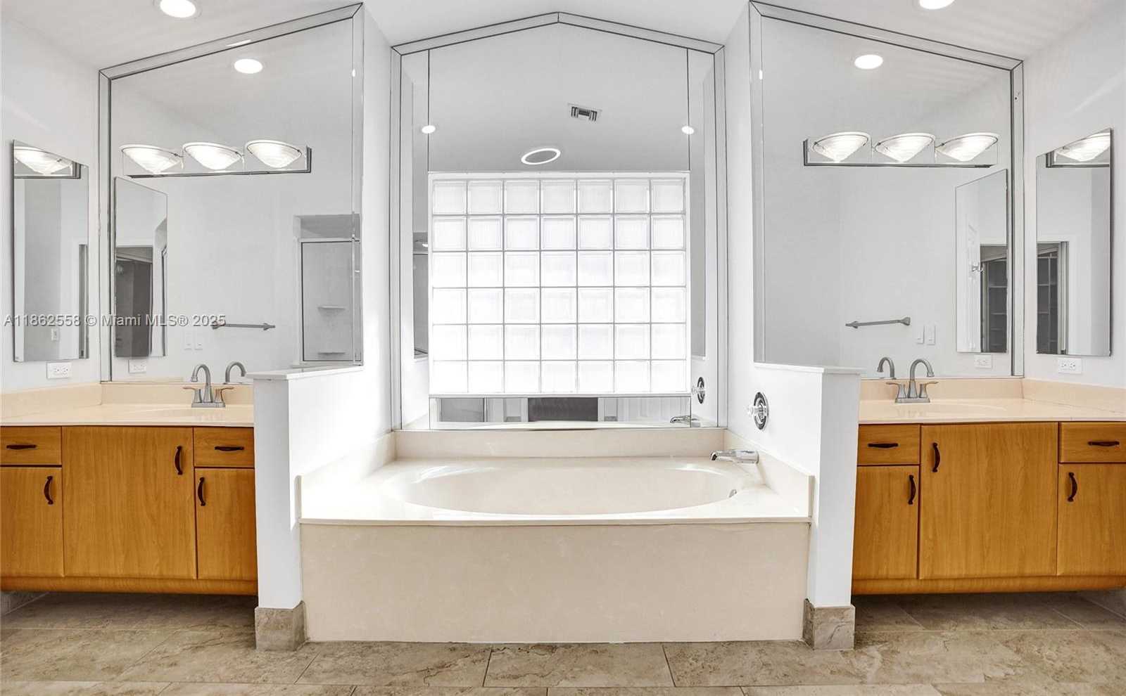 Small Image of 6450 BRAVA WAY, Boca Raton Number 30