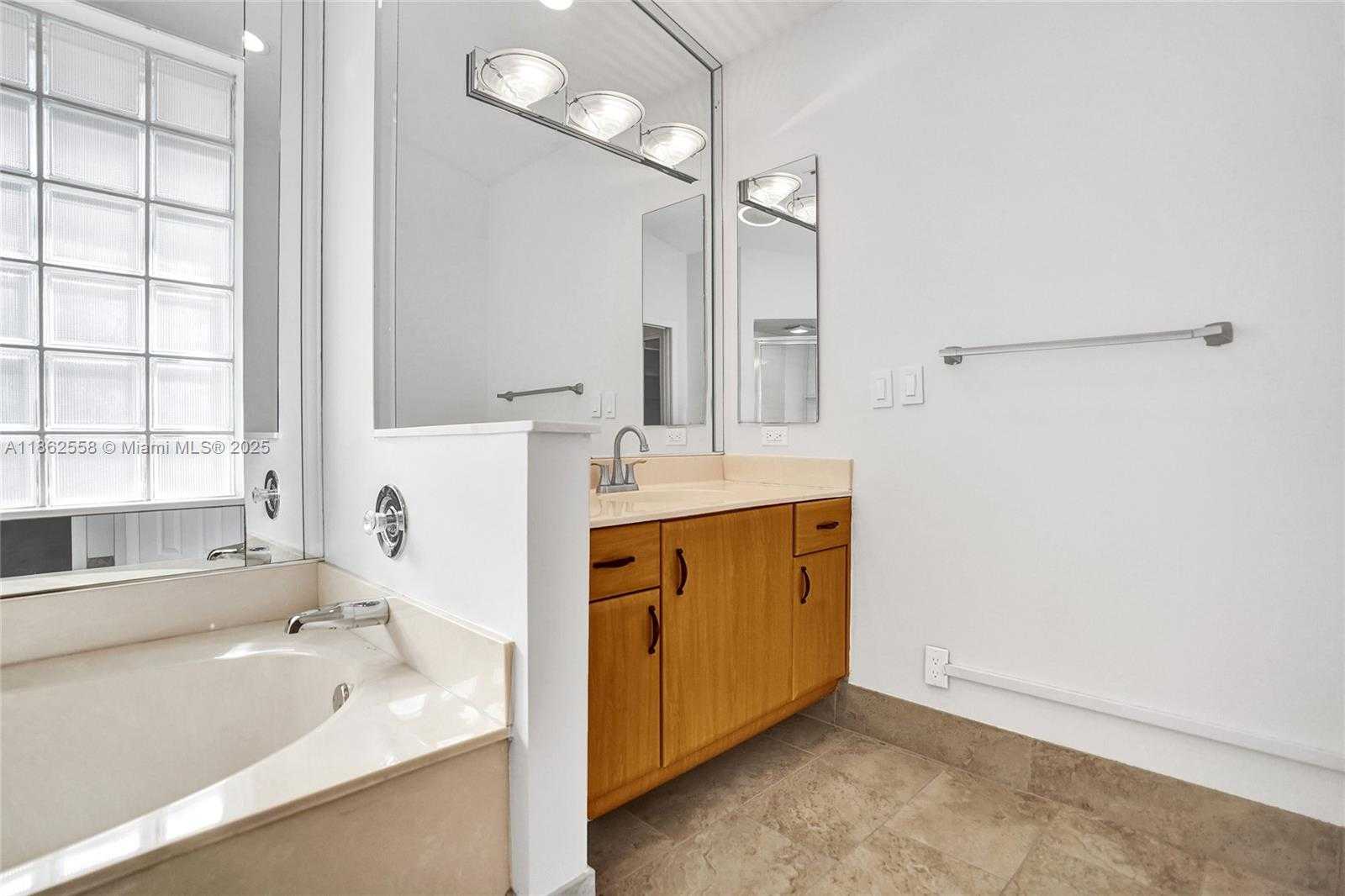 Small Image of 6450 BRAVA WAY, Boca Raton Number 32