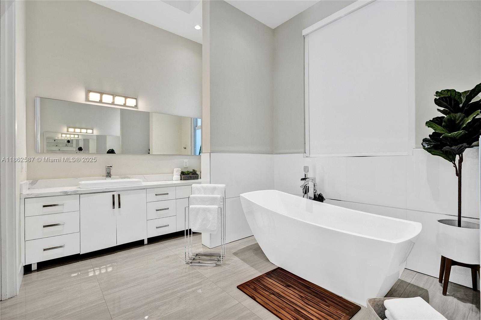Small Image of 411 NORTH WEST 125TH AVE, Miami Number 16