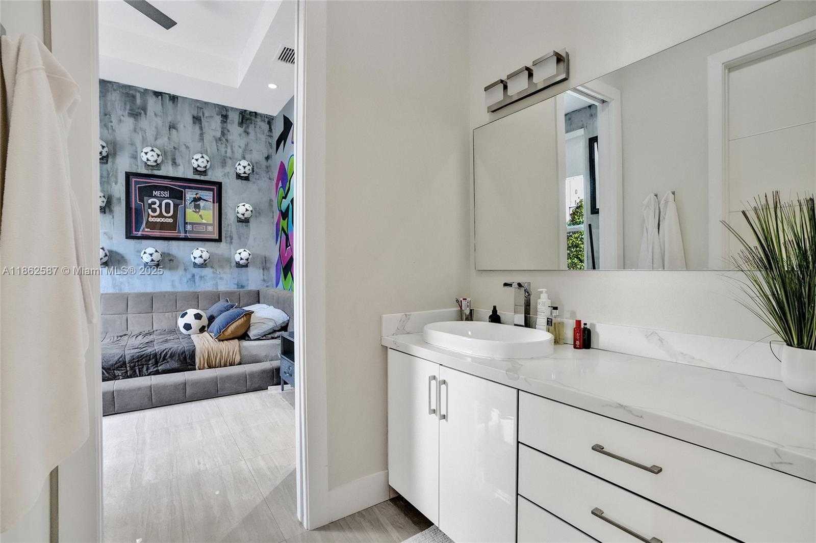 Small Image of 411 NORTH WEST 125TH AVE, Miami Number 21