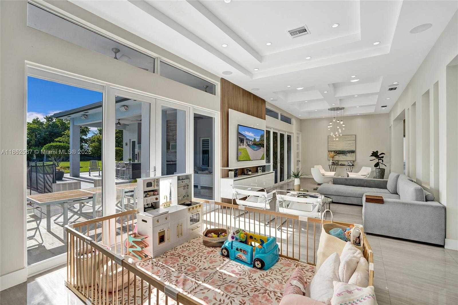 Small Image of 411 NORTH WEST 125TH AVE, Miami Number 23