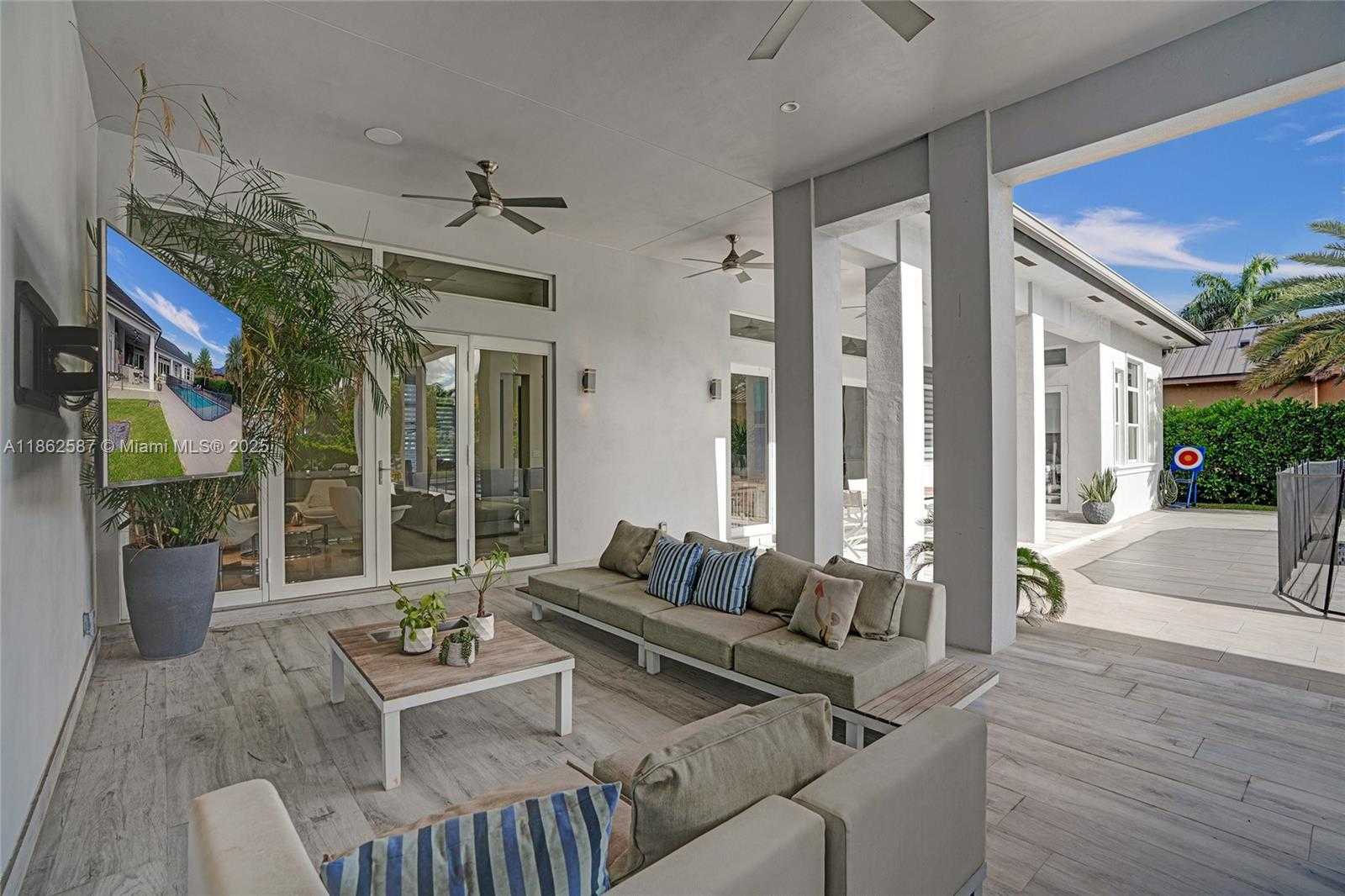 Small Image of 411 NORTH WEST 125TH AVE, Miami Number 25