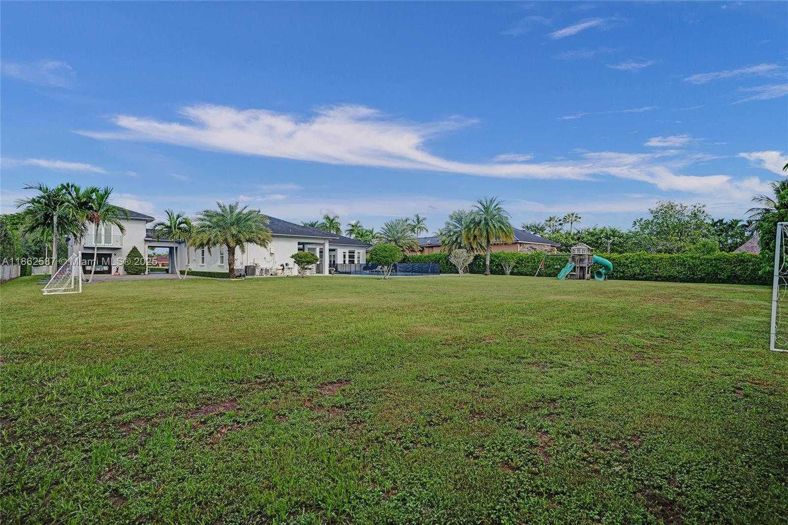 Small Image of 411 NORTH WEST 125TH AVE, Miami Number 28