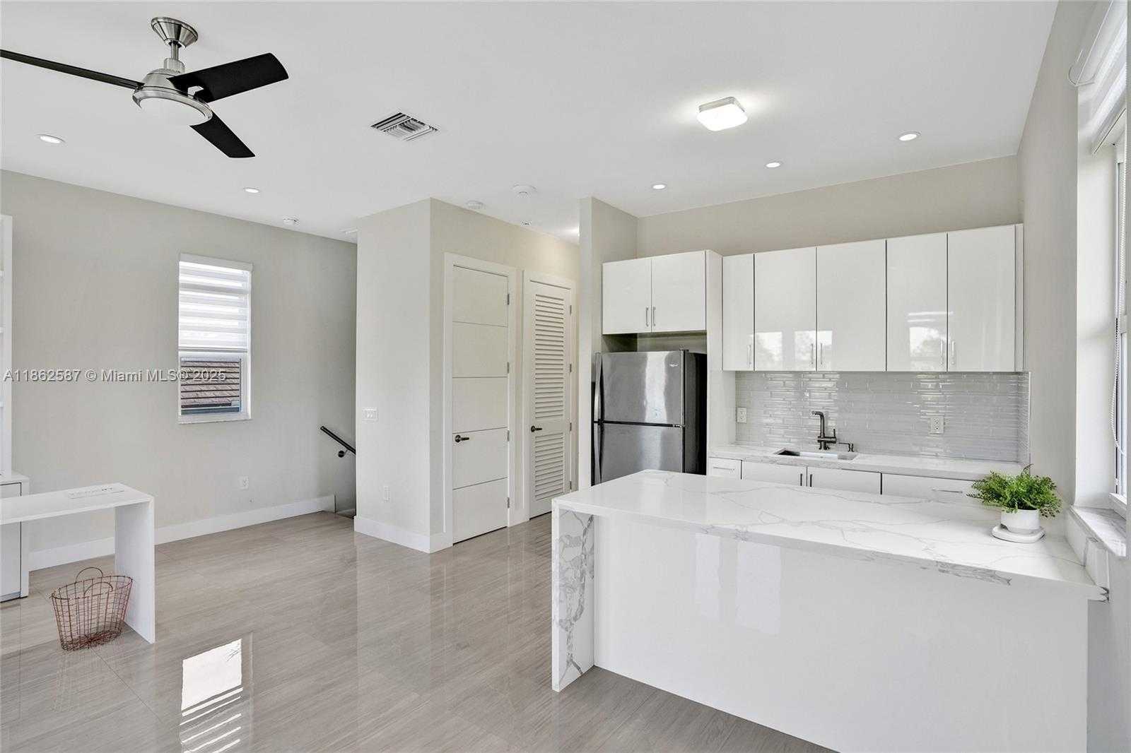 Small Image of 411 NORTH WEST 125TH AVE, Miami Number 30