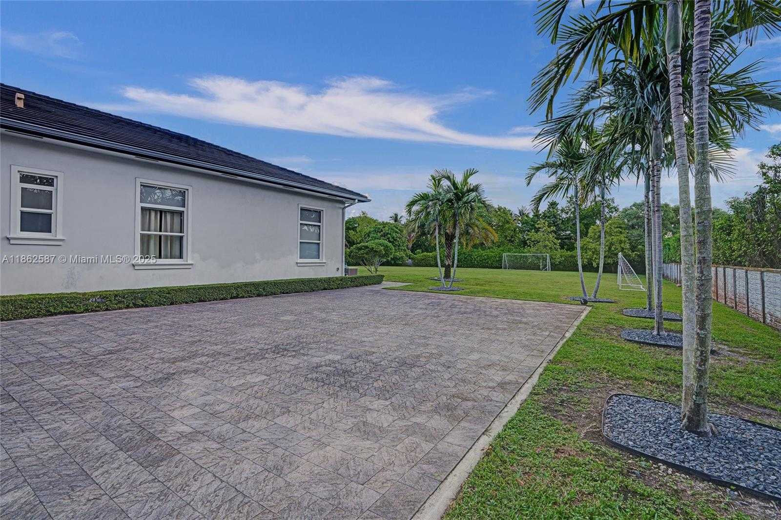 Small Image of 411 NORTH WEST 125TH AVE, Miami Number 34