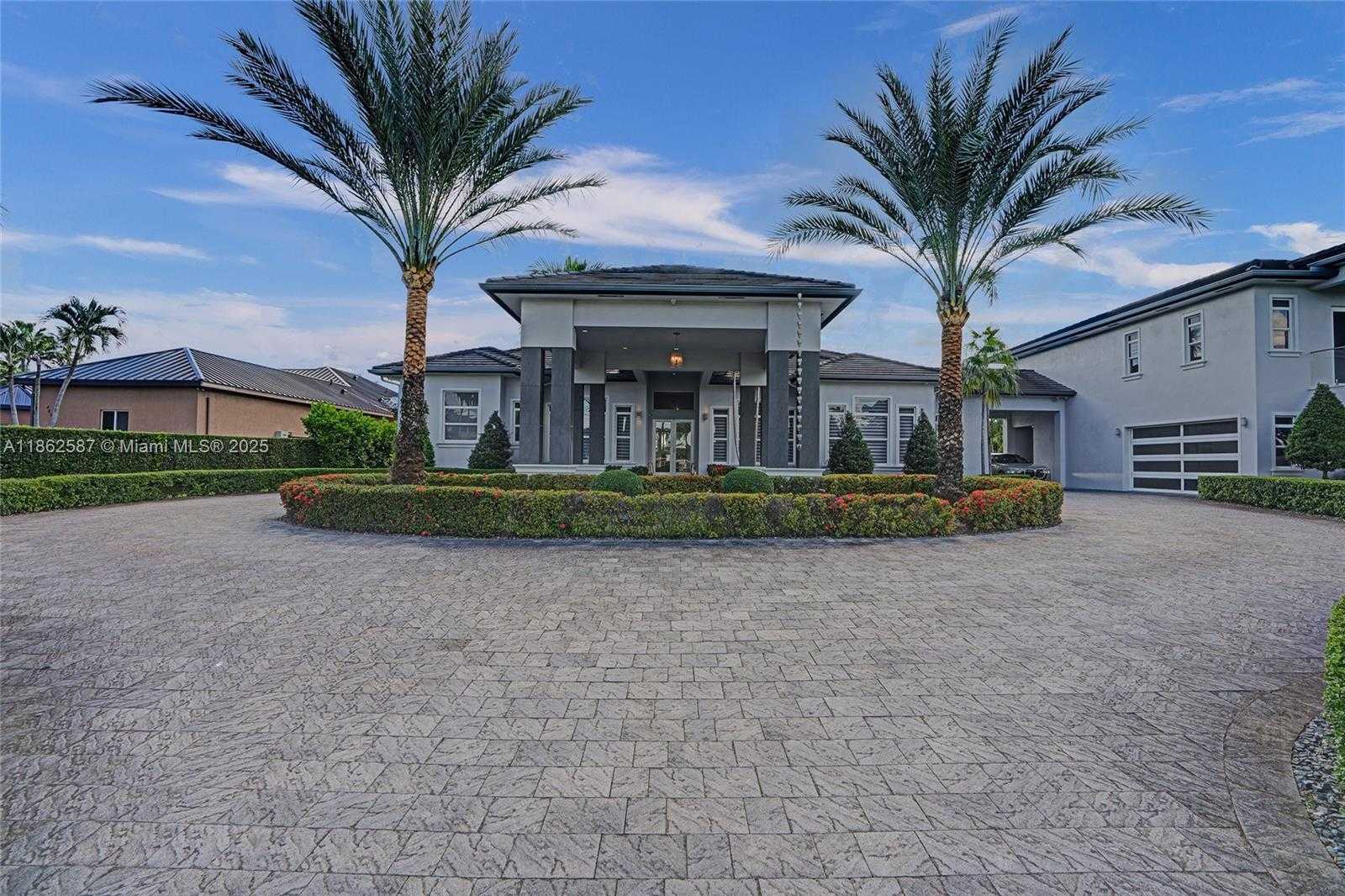Small Image of 411 NORTH WEST 125TH AVE, Miami Number 35