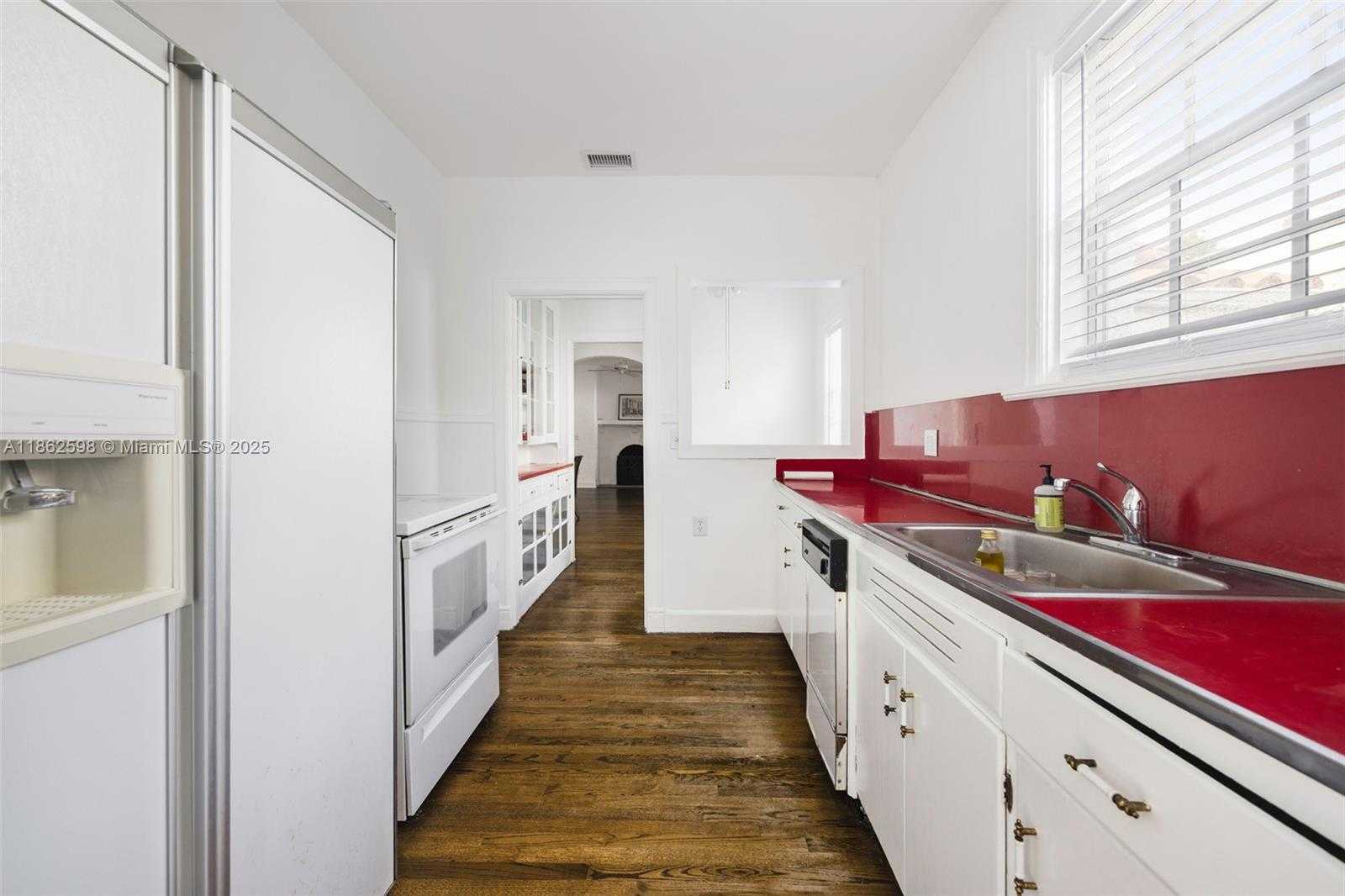 Small Image of 231 VISCAYA AVE, Coral Gables Number 11