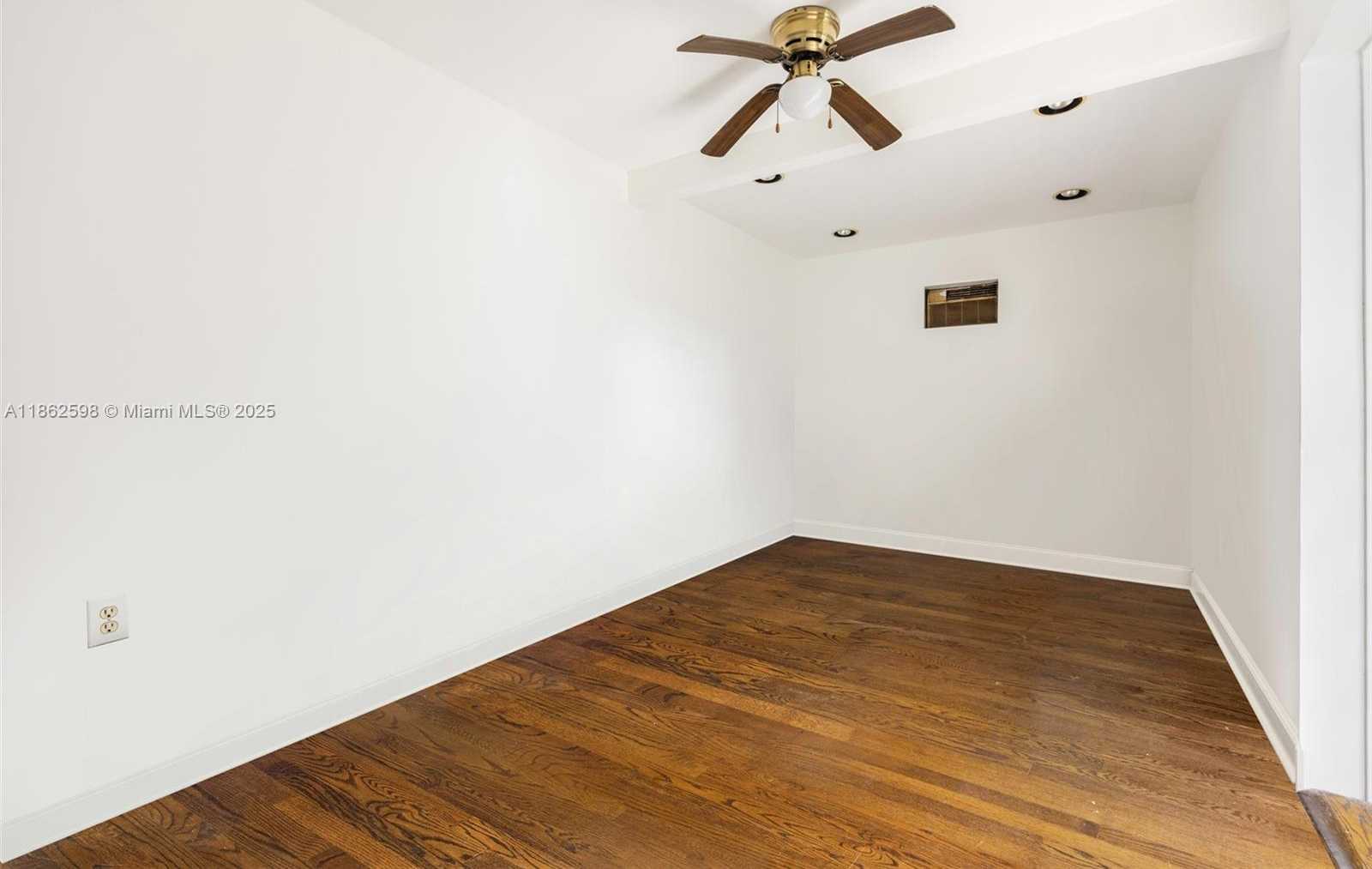 Small Image of 231 VISCAYA AVE, Coral Gables Number 18