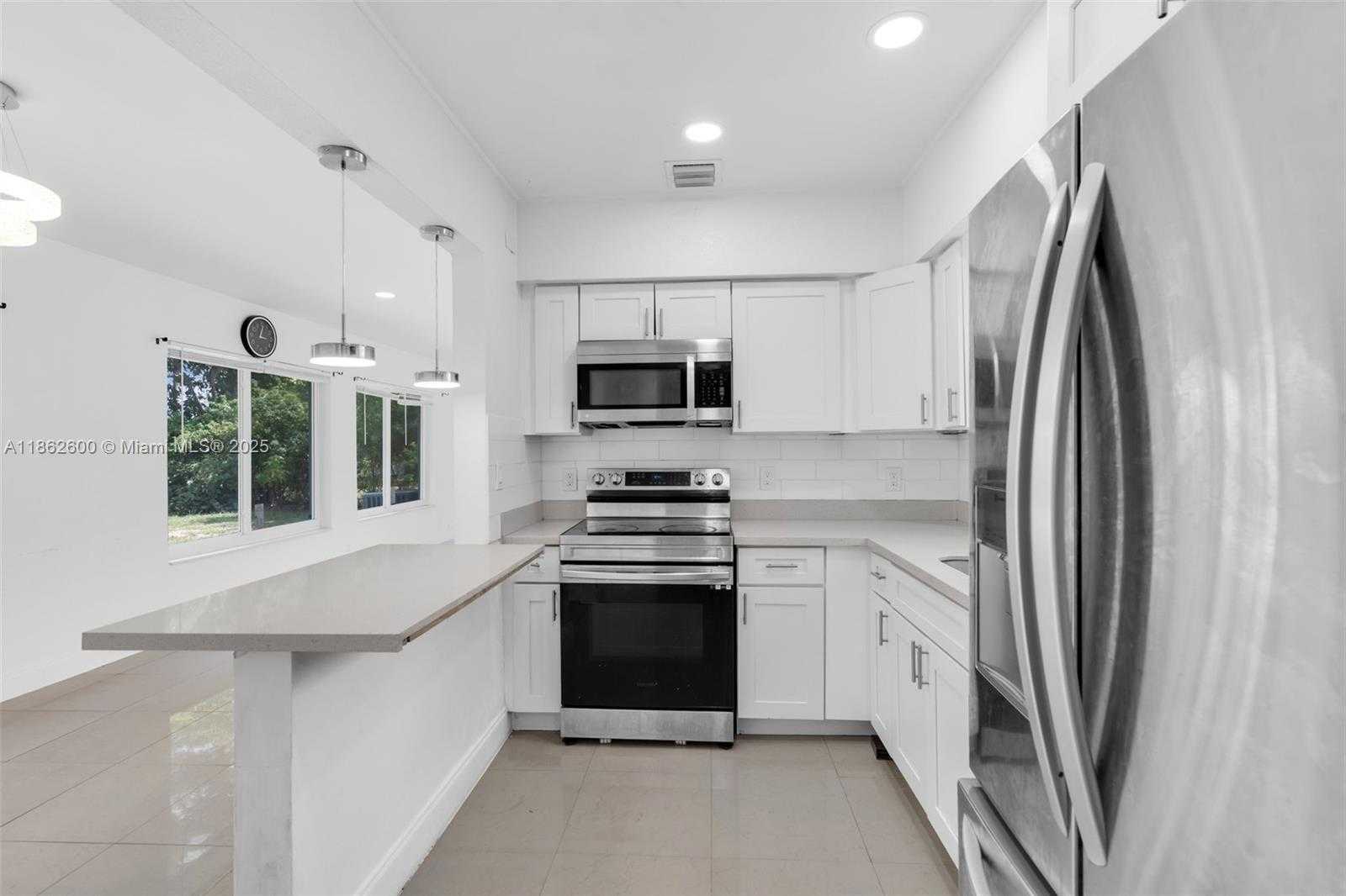Small Image of 640 EAST MELROSE CIR, Fort Lauderdale Number 10