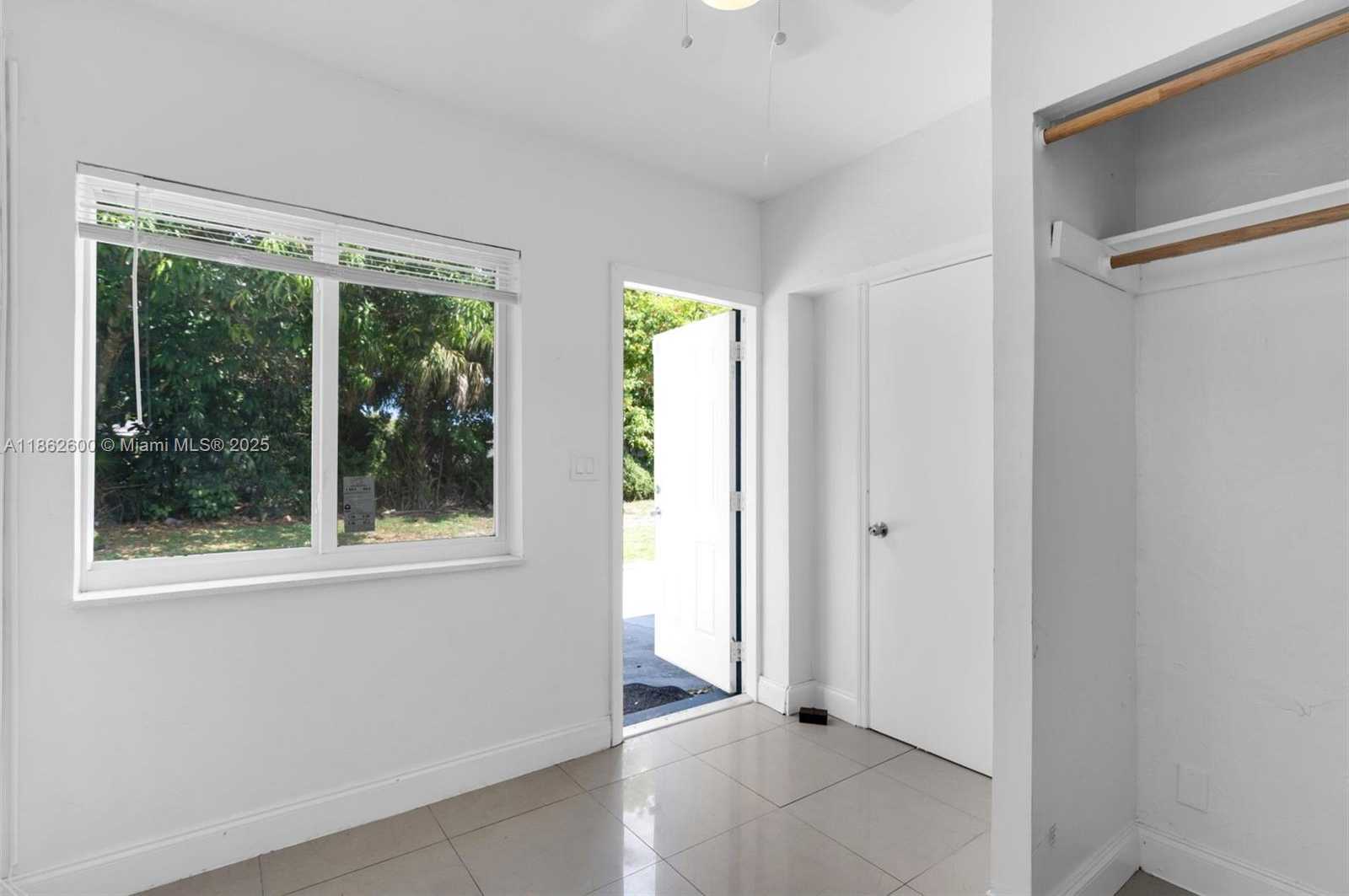 Small Image of 640 EAST MELROSE CIR, Fort Lauderdale Number 12