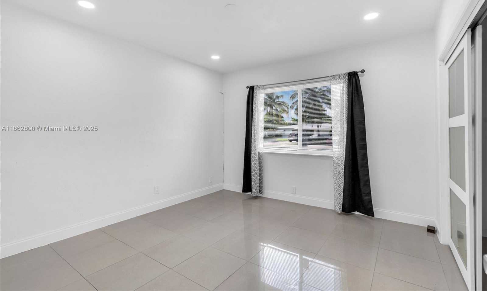 Small Image of 640 EAST MELROSE CIR, Fort Lauderdale Number 13