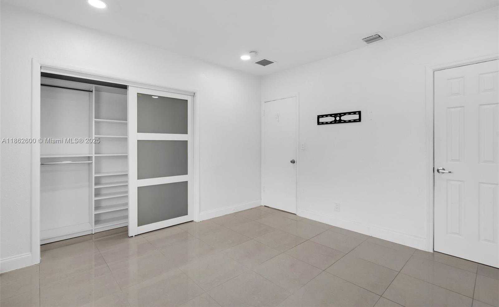 Small Image of 640 EAST MELROSE CIR, Fort Lauderdale Number 14