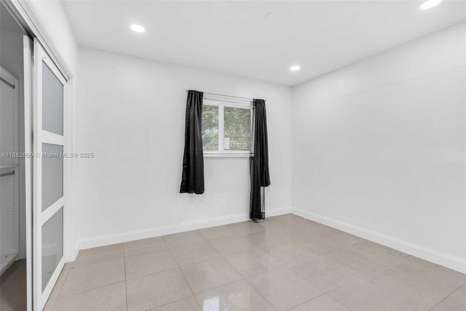Small Image of 640 EAST MELROSE CIR, Fort Lauderdale Number 16