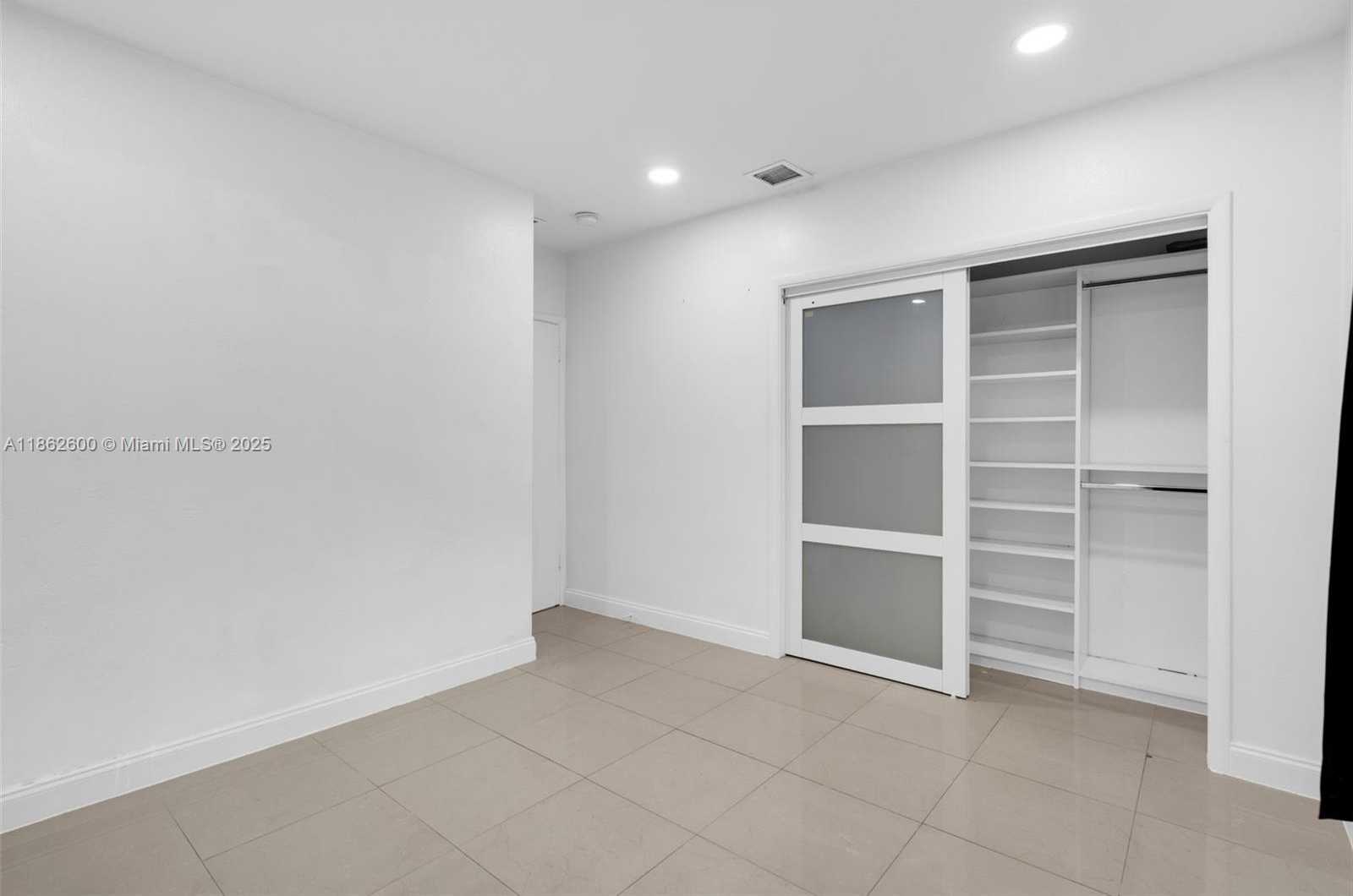 Small Image of 640 EAST MELROSE CIR, Fort Lauderdale Number 17