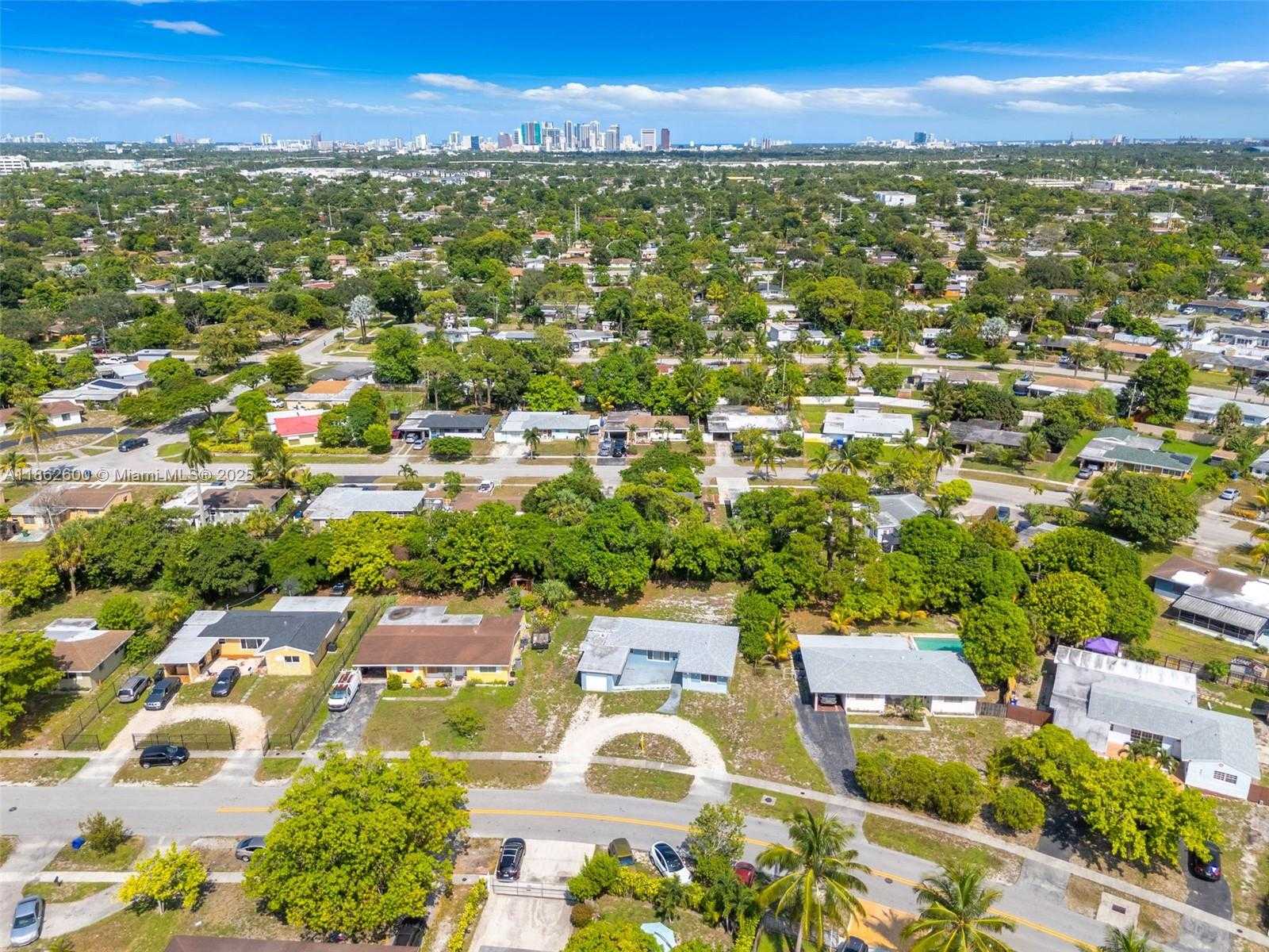 Small Image of 640 EAST MELROSE CIR, Fort Lauderdale Number 27