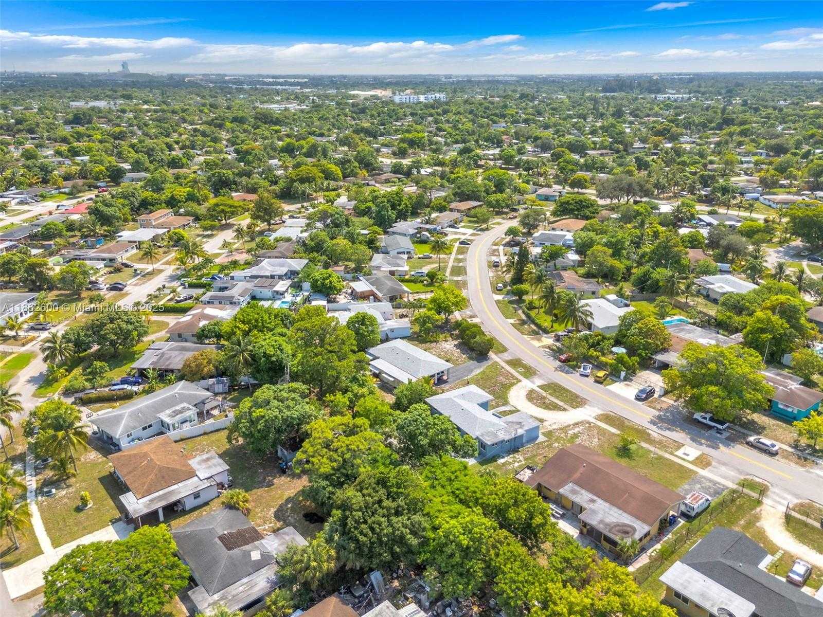 Small Image of 640 EAST MELROSE CIR, Fort Lauderdale Number 33