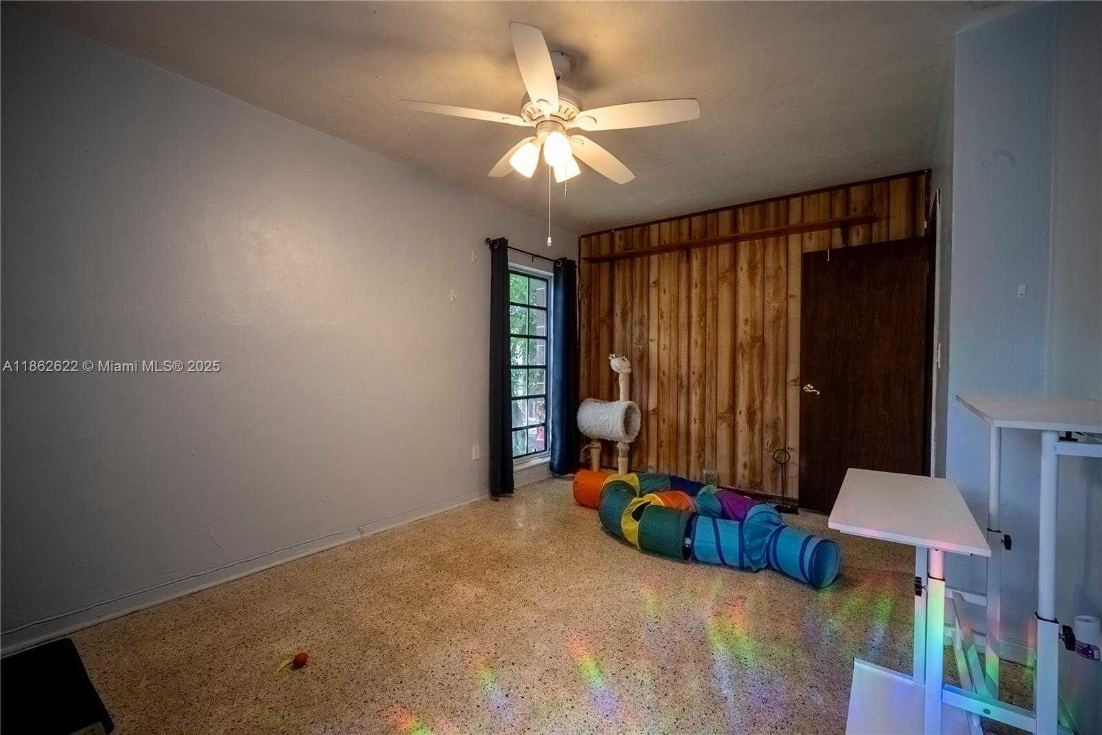 Small Image of 9241 MARINE DR, Cutler Bay Number 14