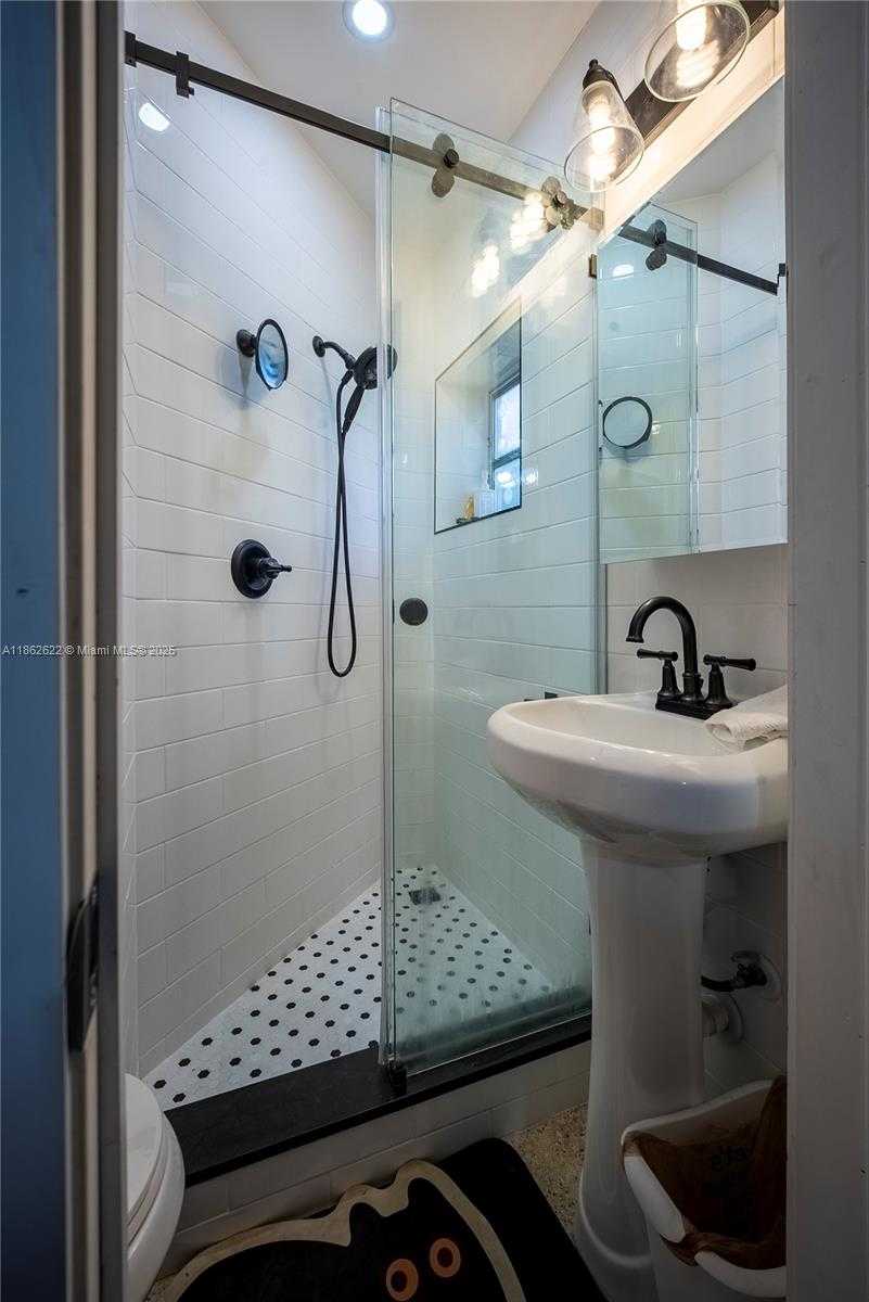 Small Image of 9241 MARINE DR, Cutler Bay Number 21