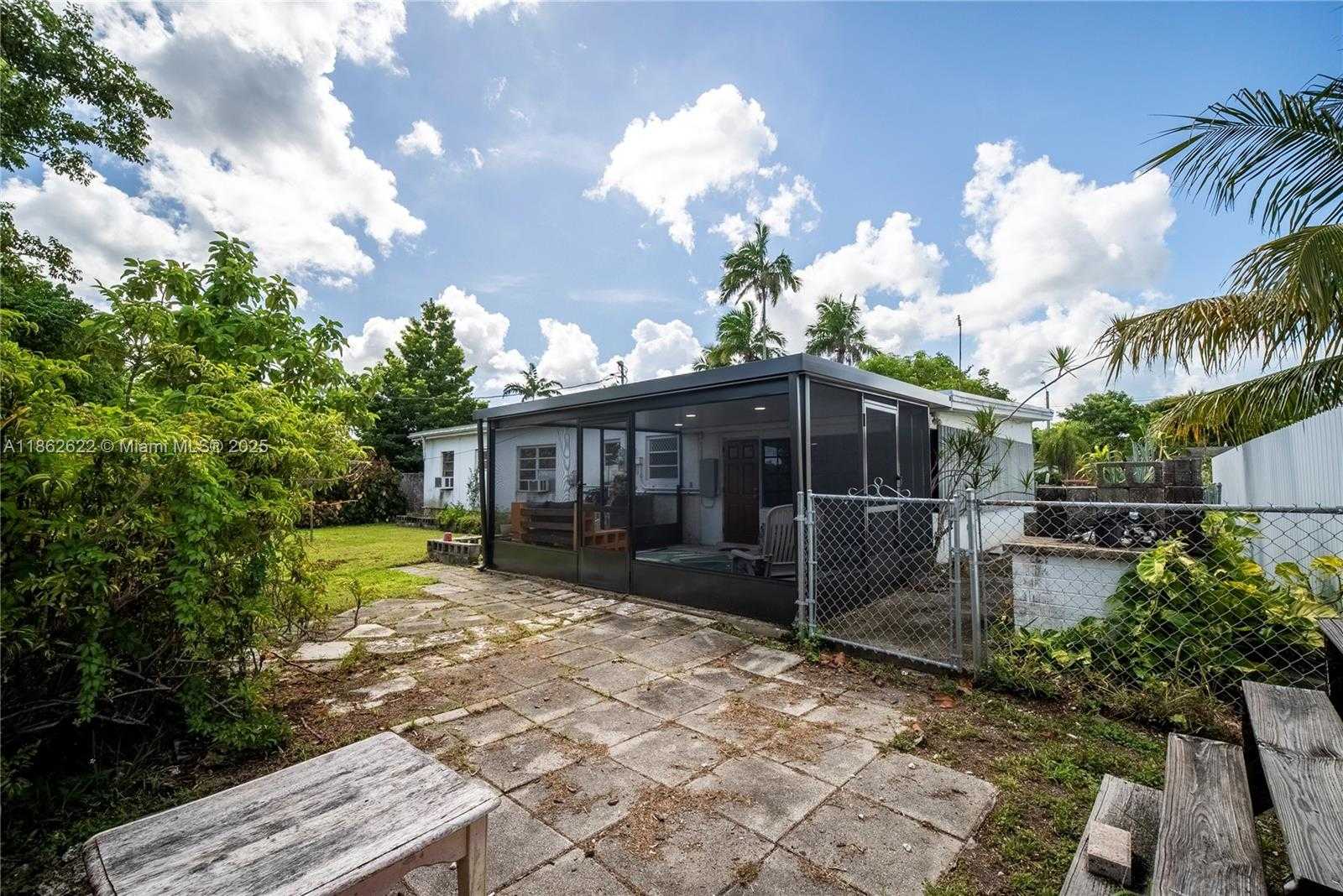 Small Image of 9241 MARINE DR, Cutler Bay Number 23