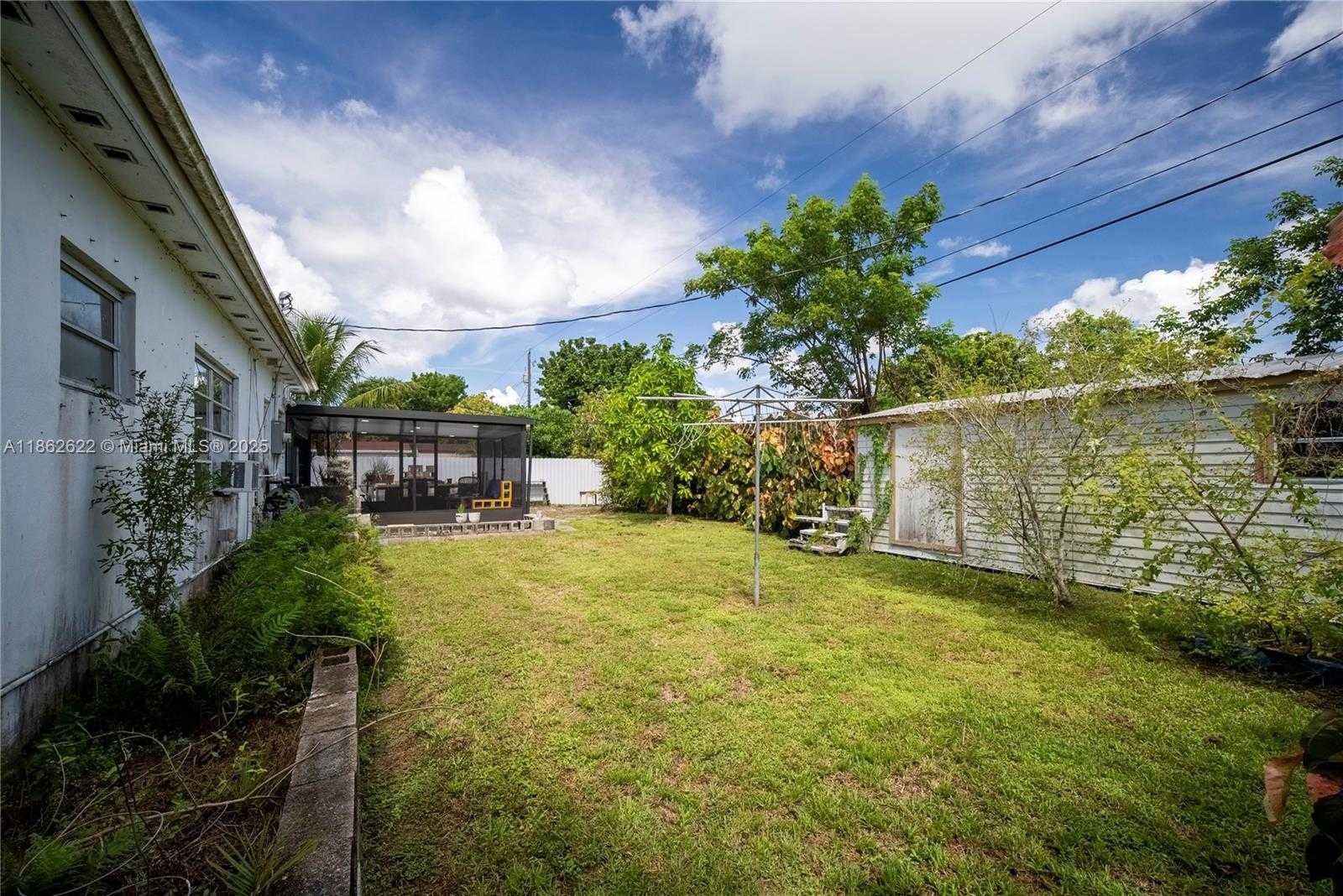 Small Image of 9241 MARINE DR, Cutler Bay Number 24