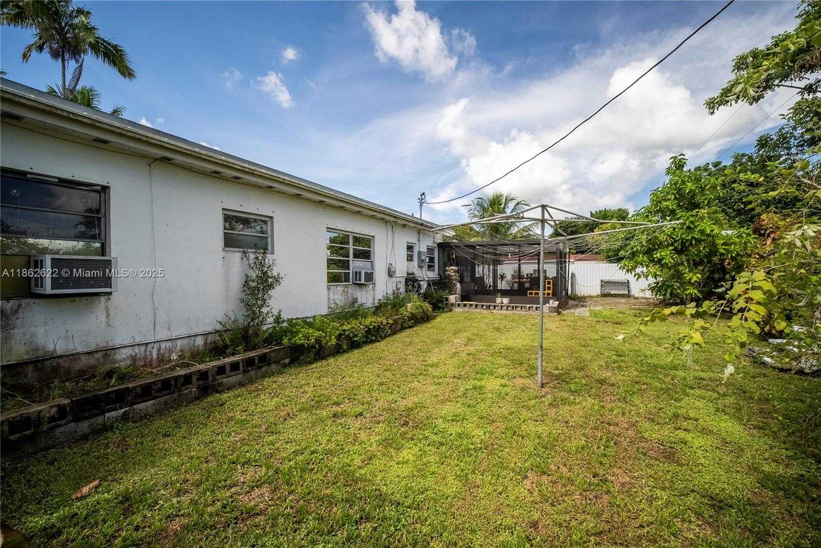 Small Image of 9241 MARINE DR, Cutler Bay Number 25