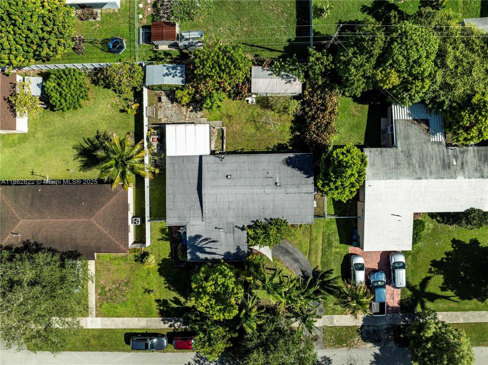 Small Image of 9241 MARINE DR, Cutler Bay Number 26
