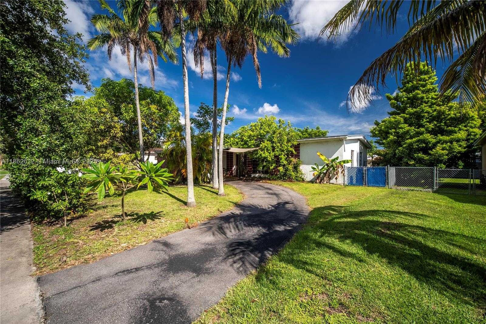 Small Image of 9241 MARINE DR, Cutler Bay Number 4