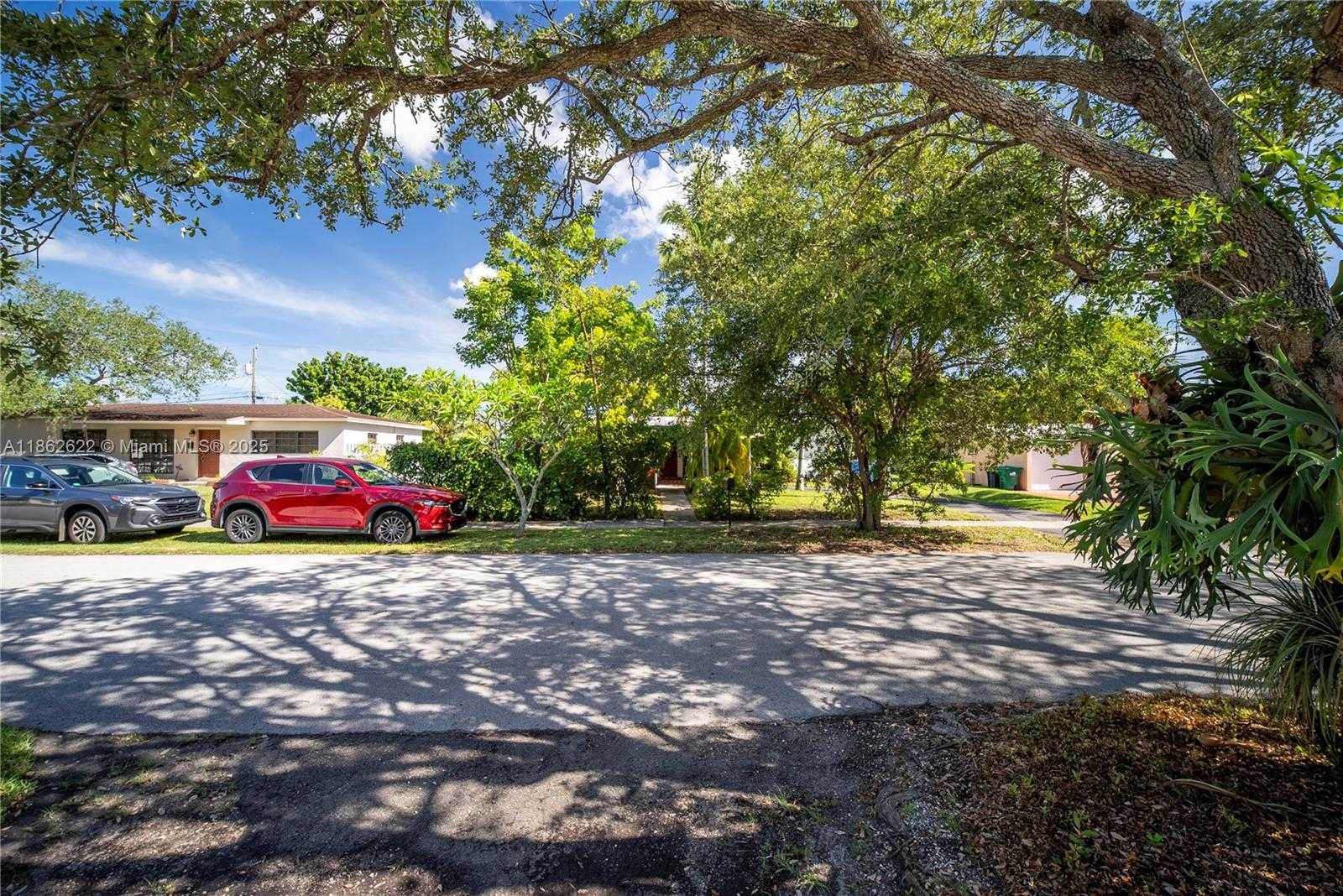 Small Image of 9241 MARINE DR, Cutler Bay Number 5