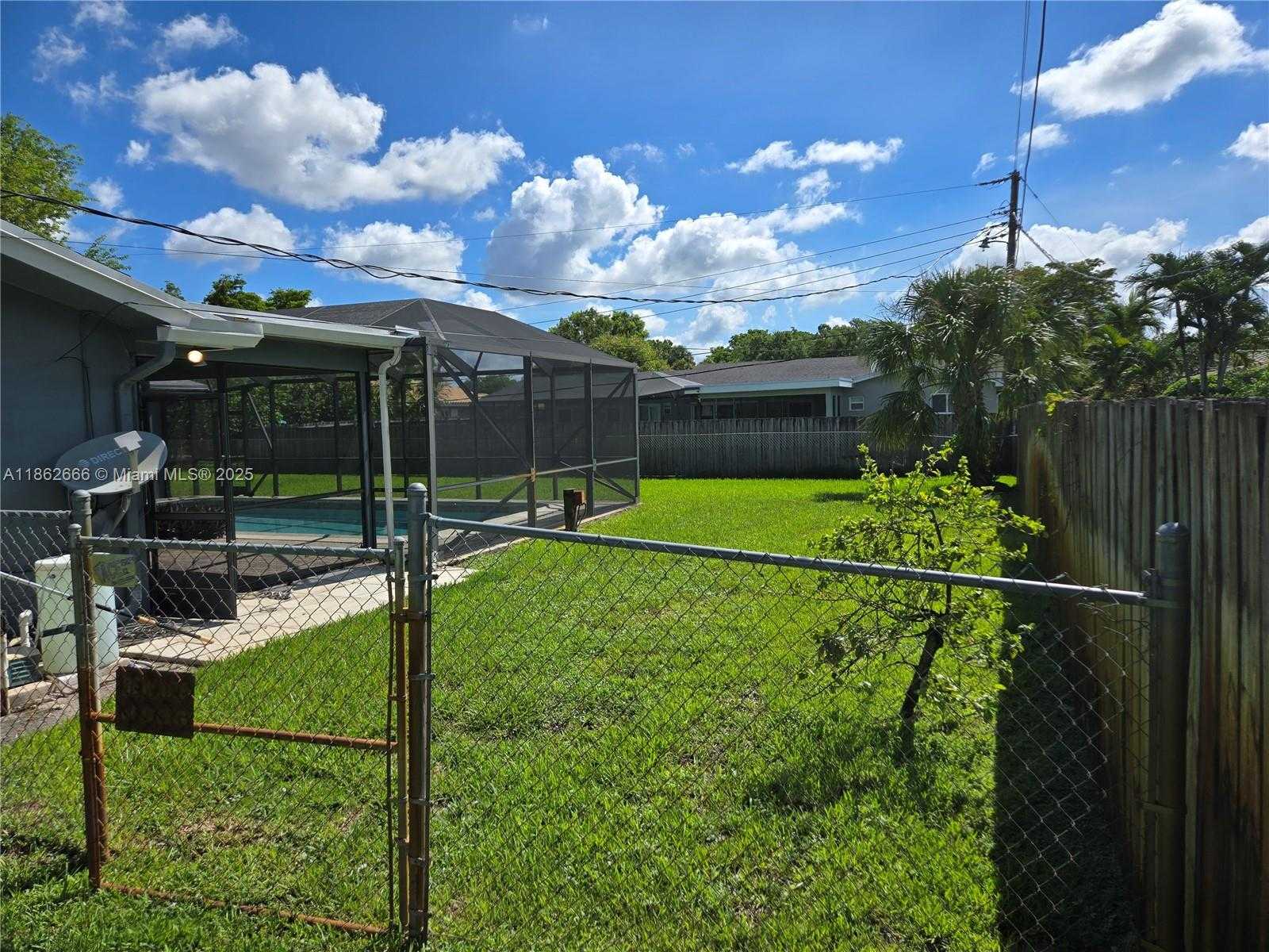 Small Image of 520 NORTH WEST 75TH TER, Plantation Number 10