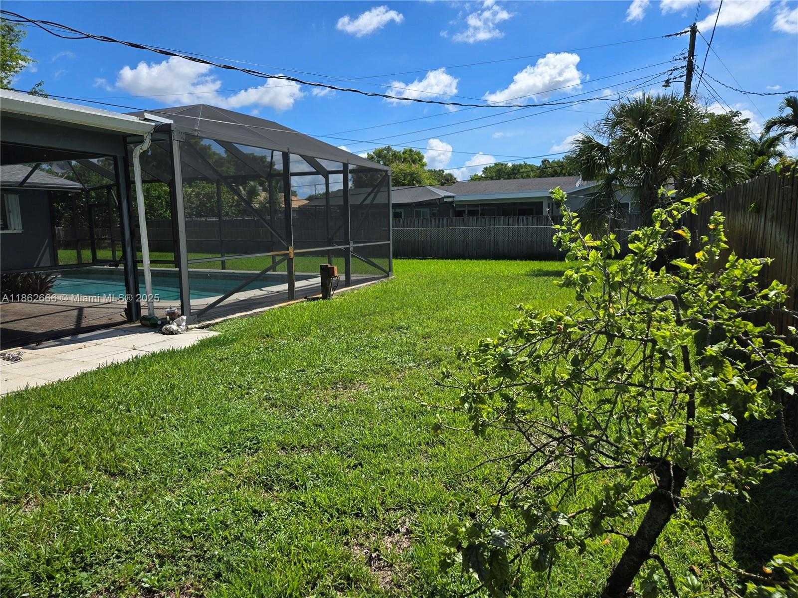 Small Image of 520 NORTH WEST 75TH TER, Plantation Number 23