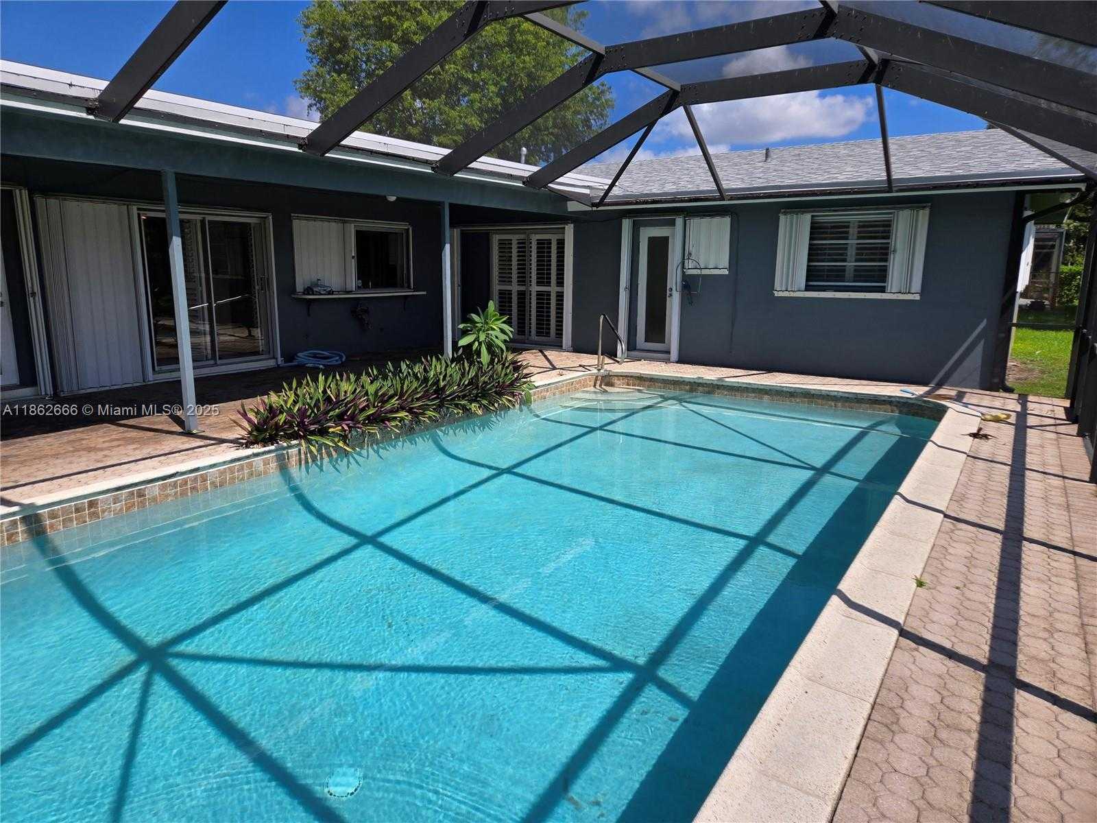 Small Image of 520 NORTH WEST 75TH TER, Plantation Number 26