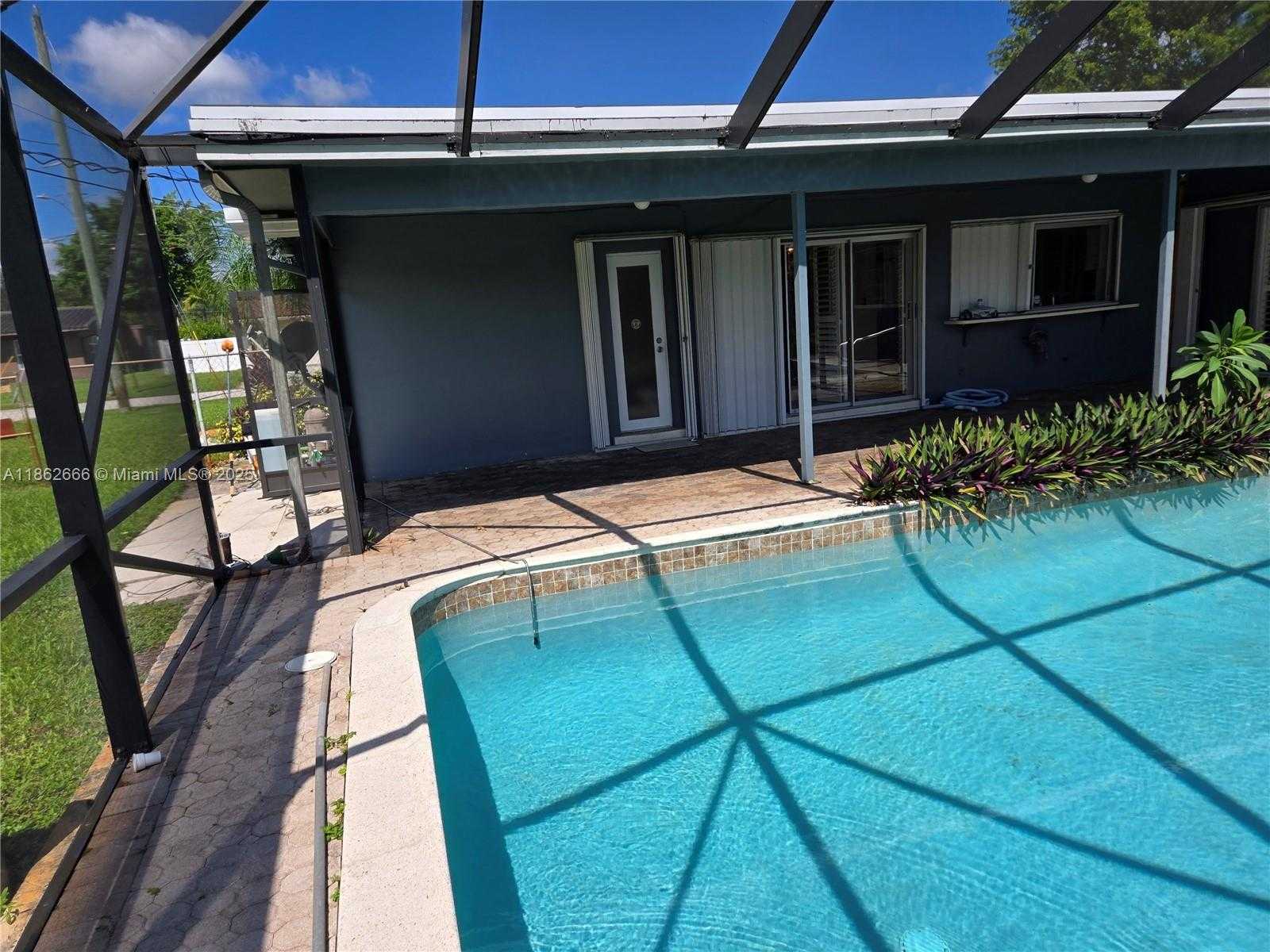 Small Image of 520 NORTH WEST 75TH TER, Plantation Number 27