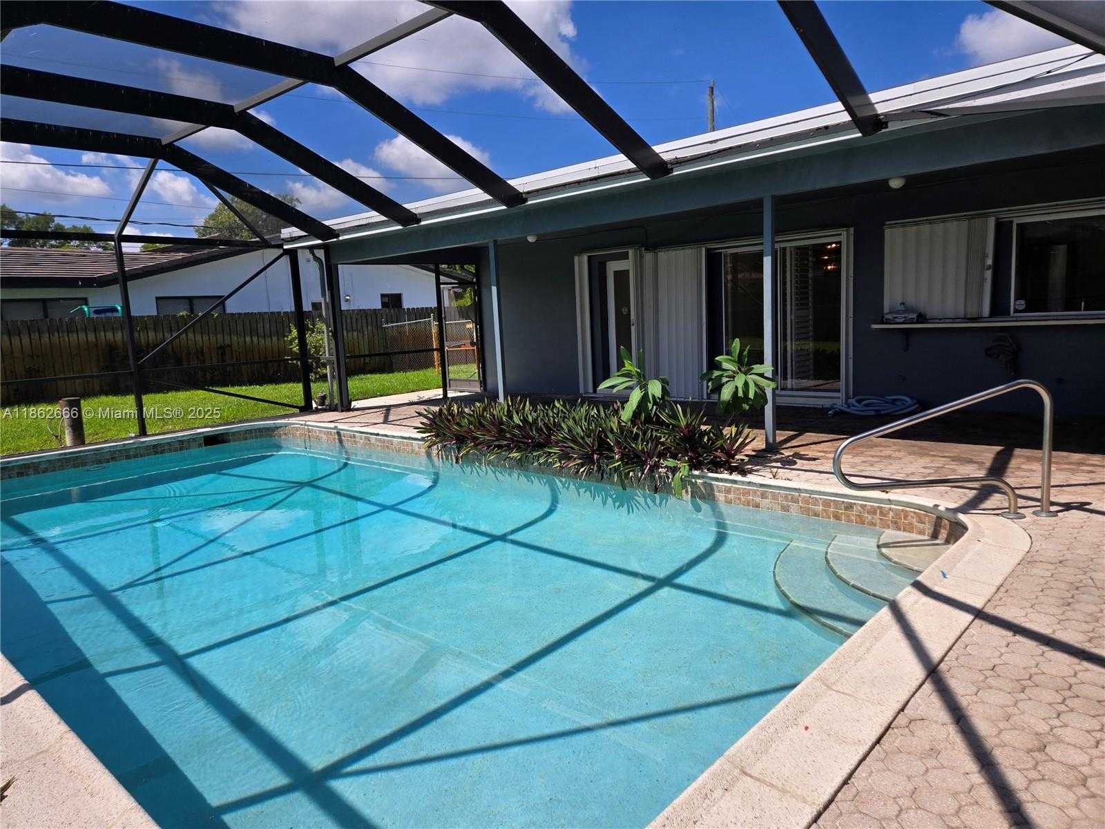 Small Image of 520 NORTH WEST 75TH TER, Plantation Number 29