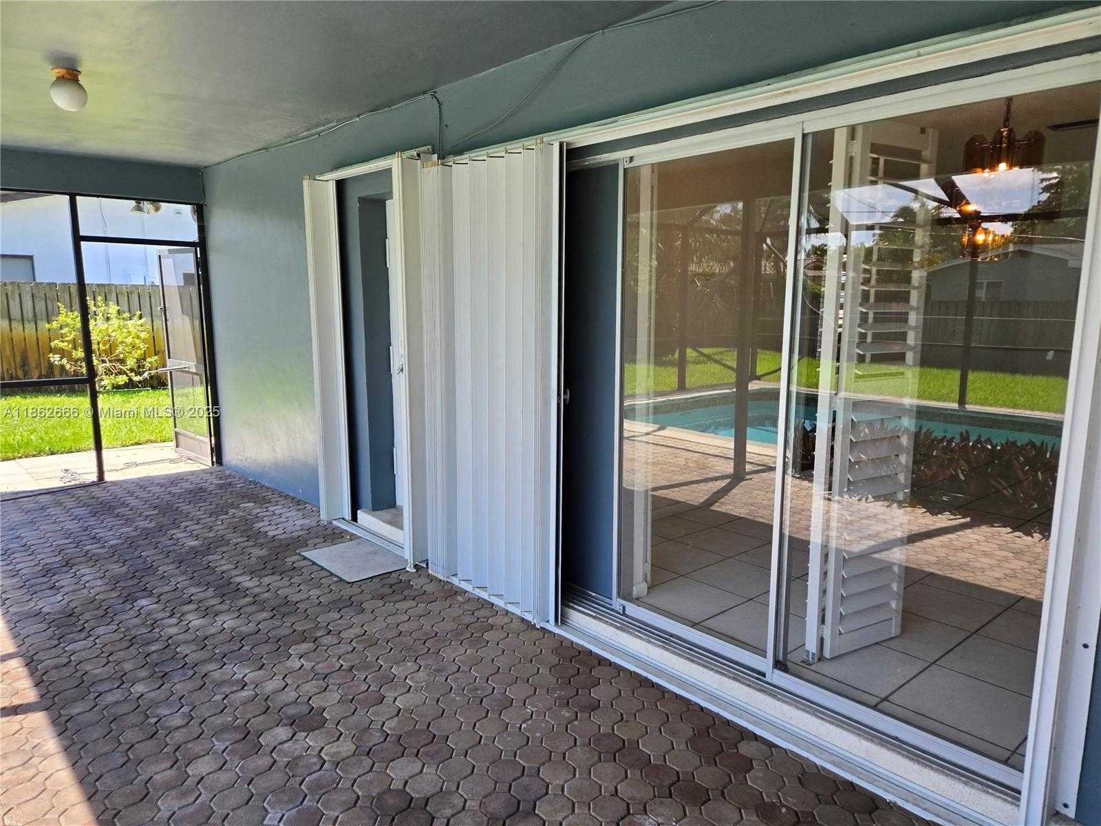 Small Image of 520 NORTH WEST 75TH TER, Plantation Number 33