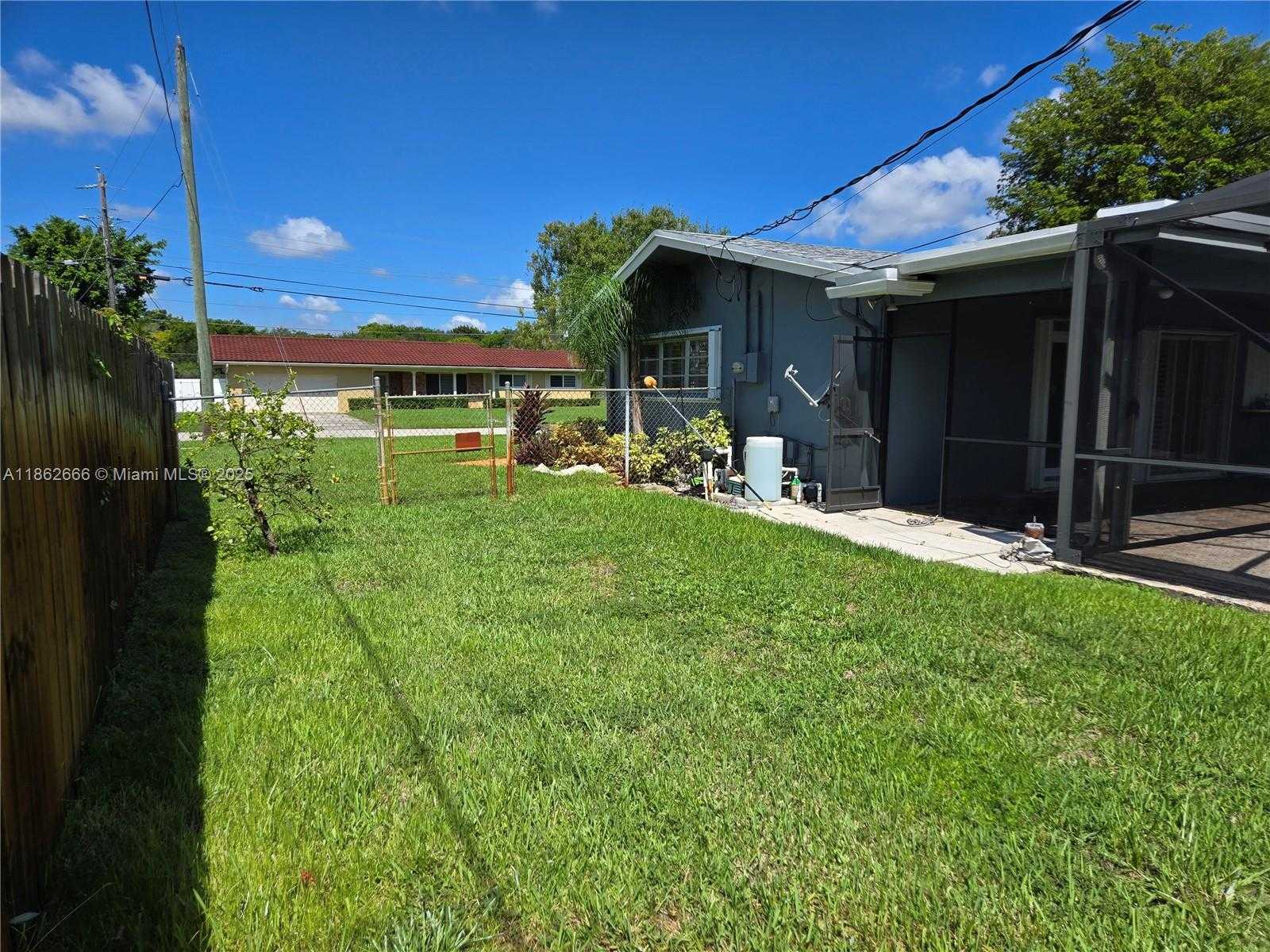 Small Image of 520 NORTH WEST 75TH TER, Plantation Number 35