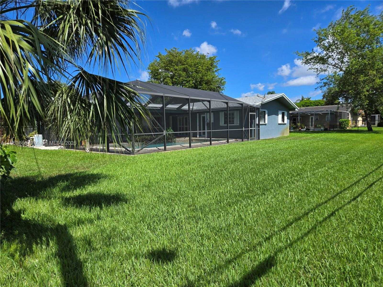 Small Image of 520 NORTH WEST 75TH TER, Plantation Number 38
