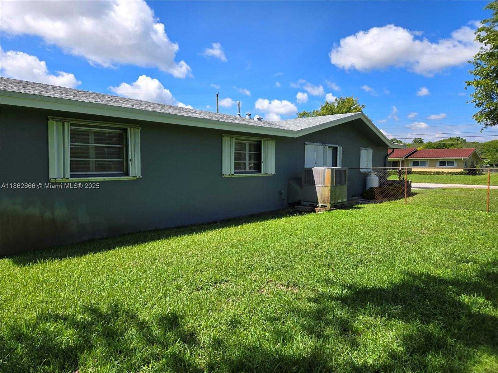 Small Image of 520 NORTH WEST 75TH TER, Plantation Number 43