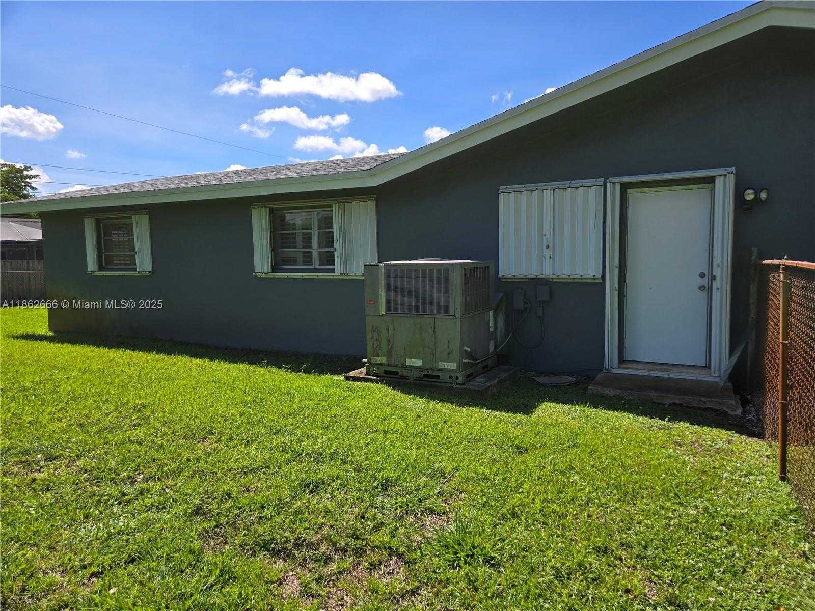 Small Image of 520 NORTH WEST 75TH TER, Plantation Number 44
