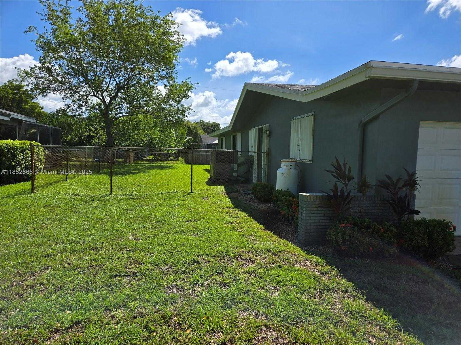 Small Image of 520 NORTH WEST 75TH TER, Plantation Number 6