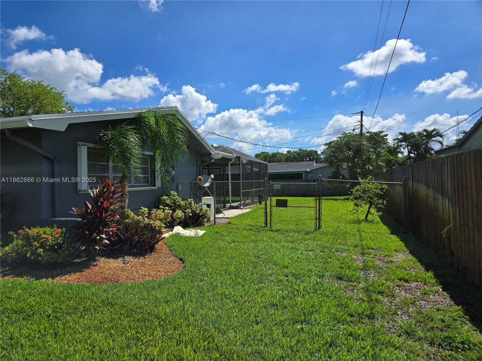 Small Image of 520 NORTH WEST 75TH TER, Plantation Number 8