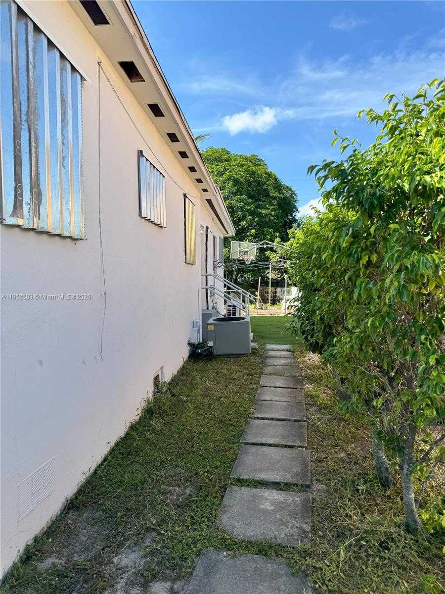 Small Image of 275 EAST 34TH ST, Hialeah Number 17