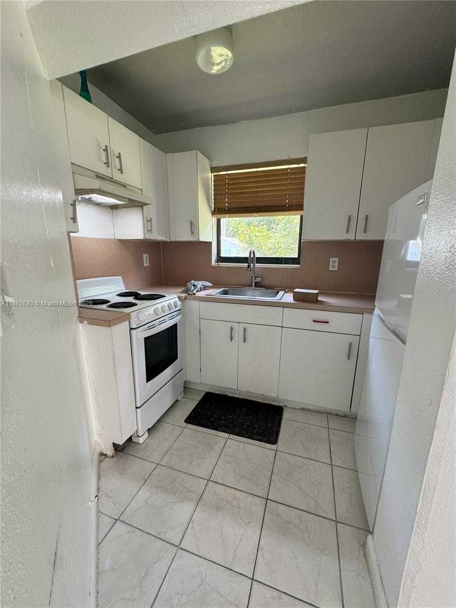 Small Image of 275 EAST 34TH ST, Hialeah Number 22