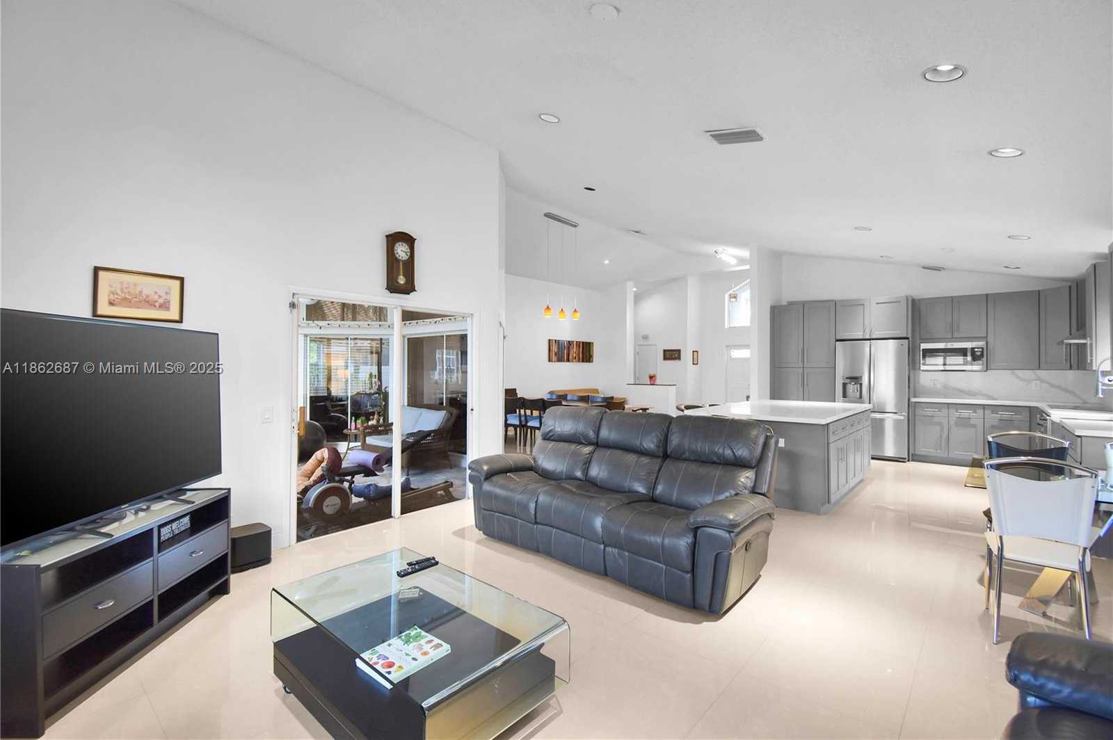 Small Image of 211 CAMERON CT, Weston Number 10