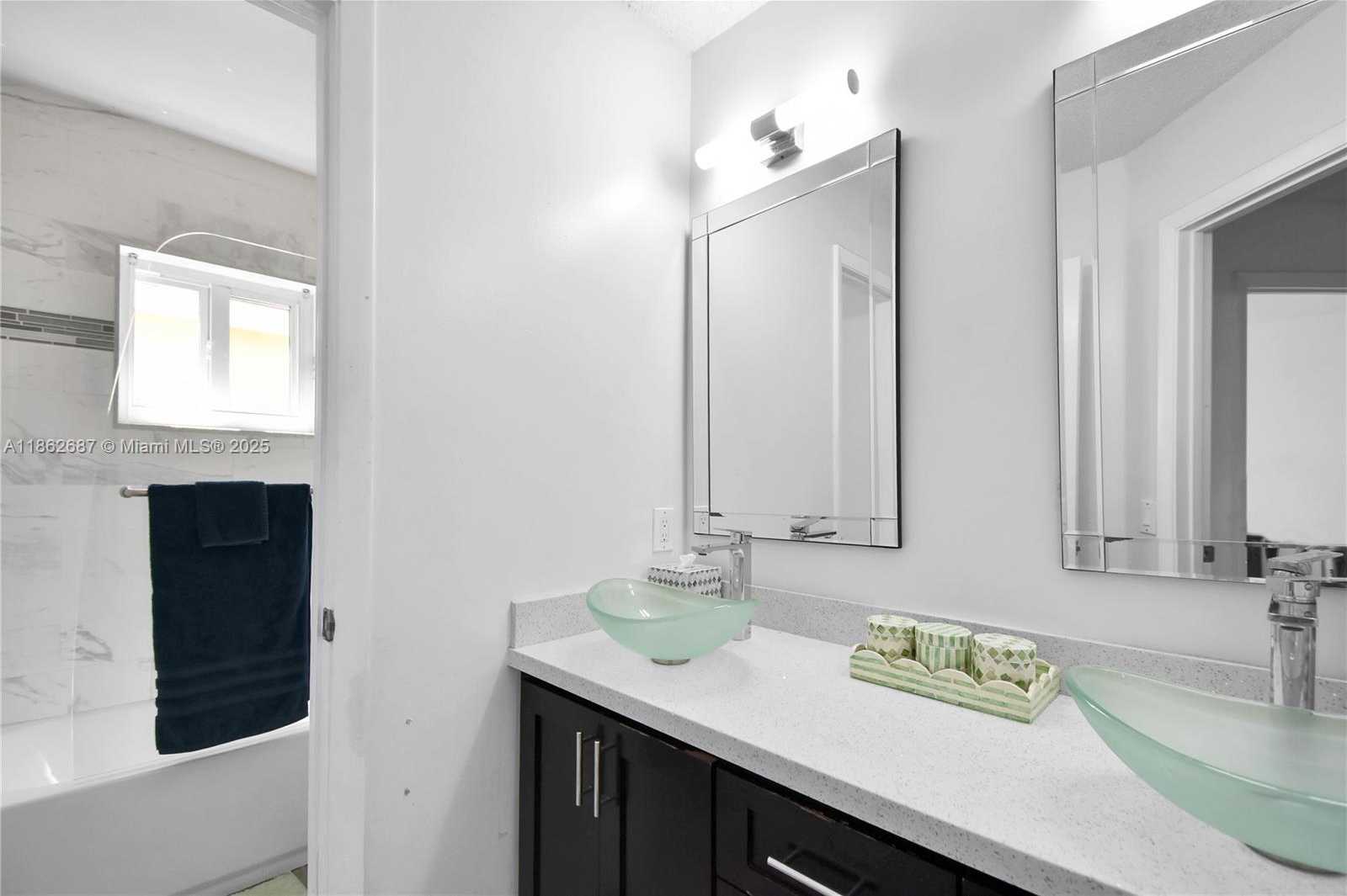 Small Image of 211 CAMERON CT, Weston Number 19