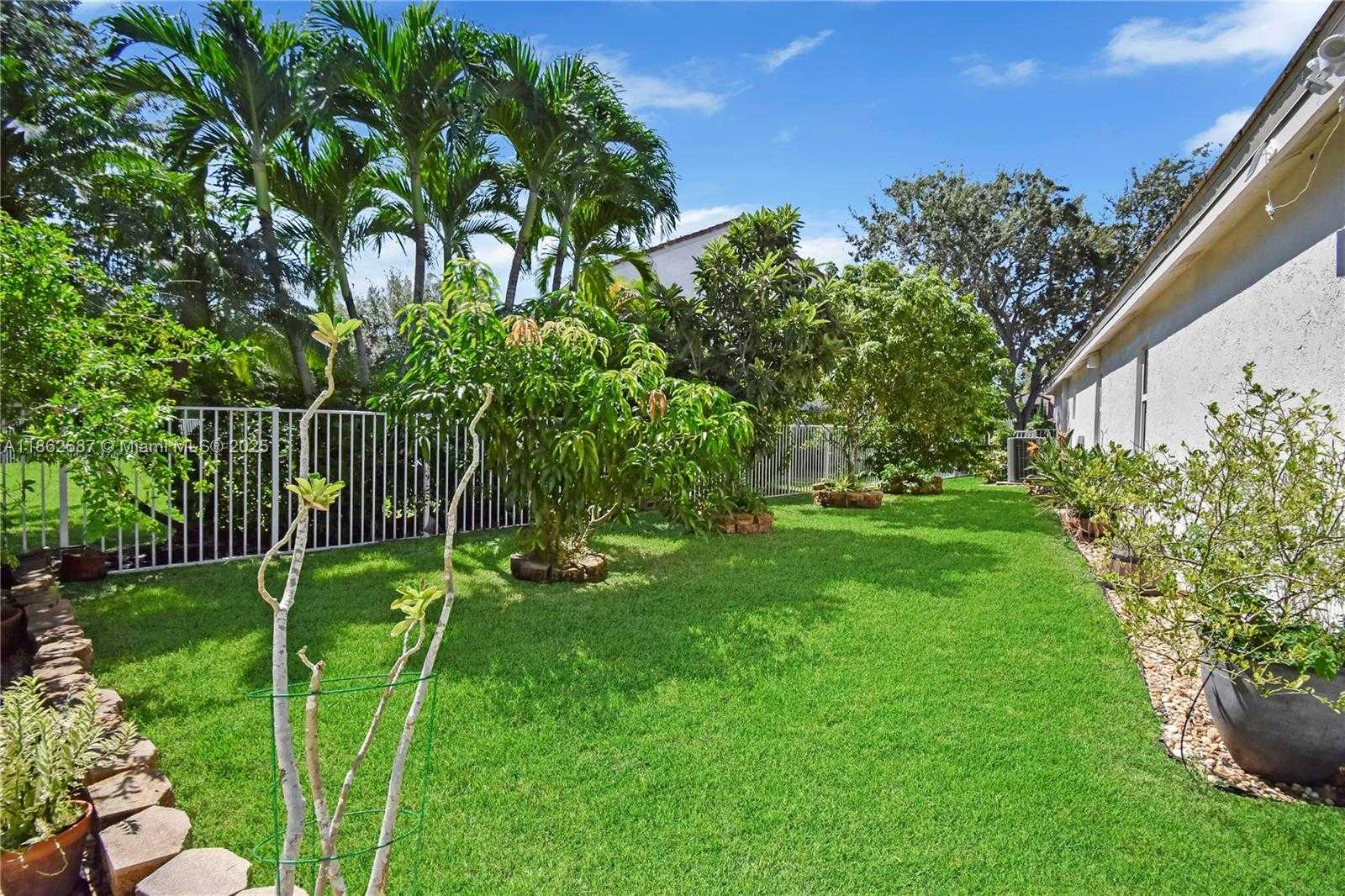 Small Image of 211 CAMERON CT, Weston Number 25