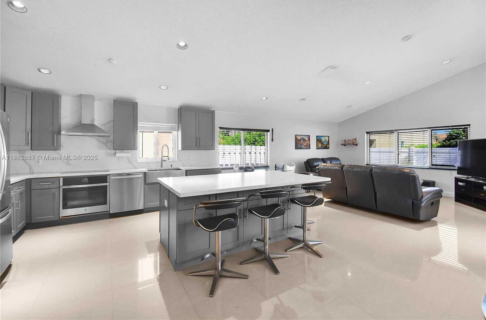 Small Image of 211 CAMERON CT, Weston Number 4